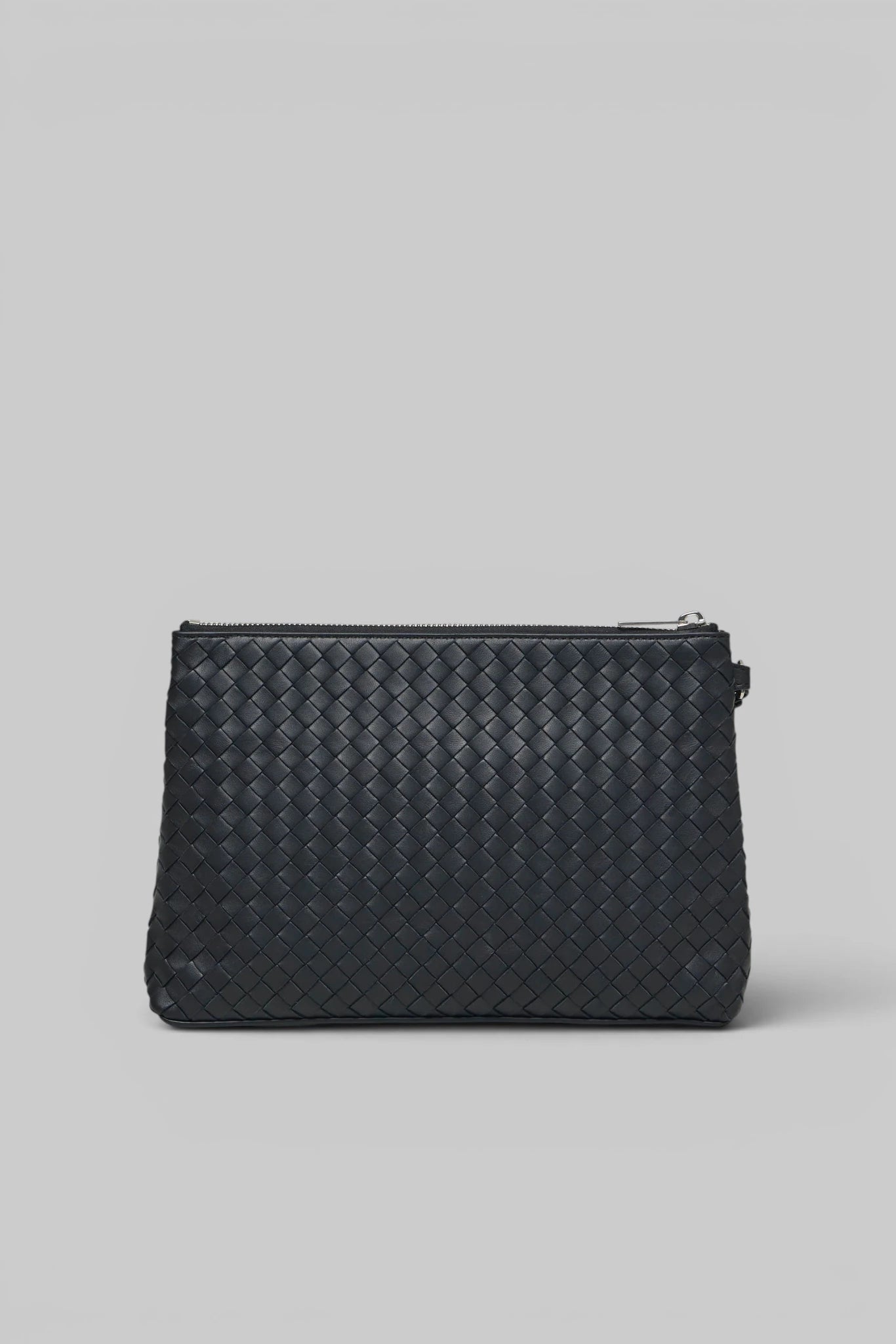 Bottega Veneta Intrecciato Nappa pouch zip closure detail