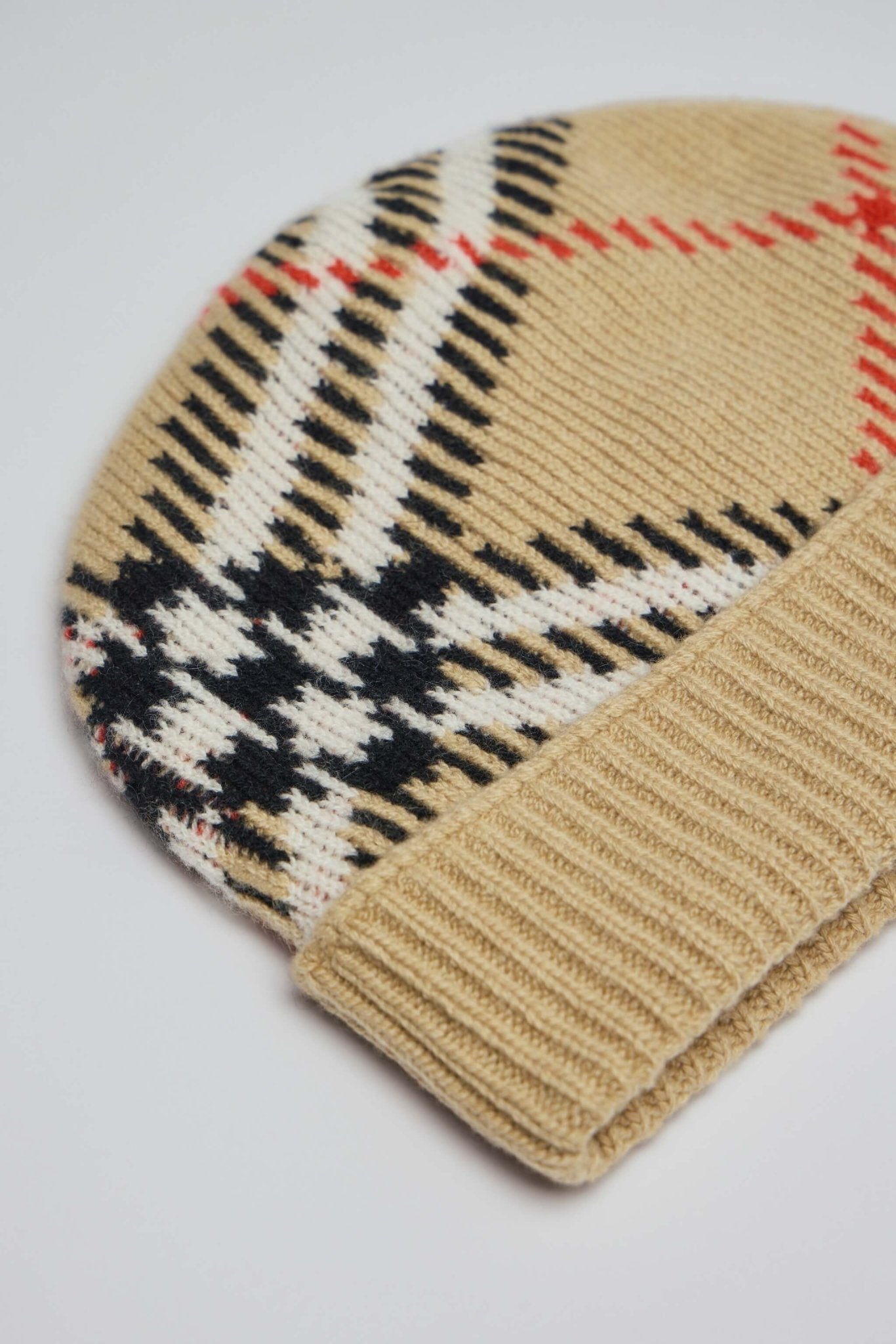 Burberry - 8114768 MH Core Check Beanie A2021 sand - LABELS