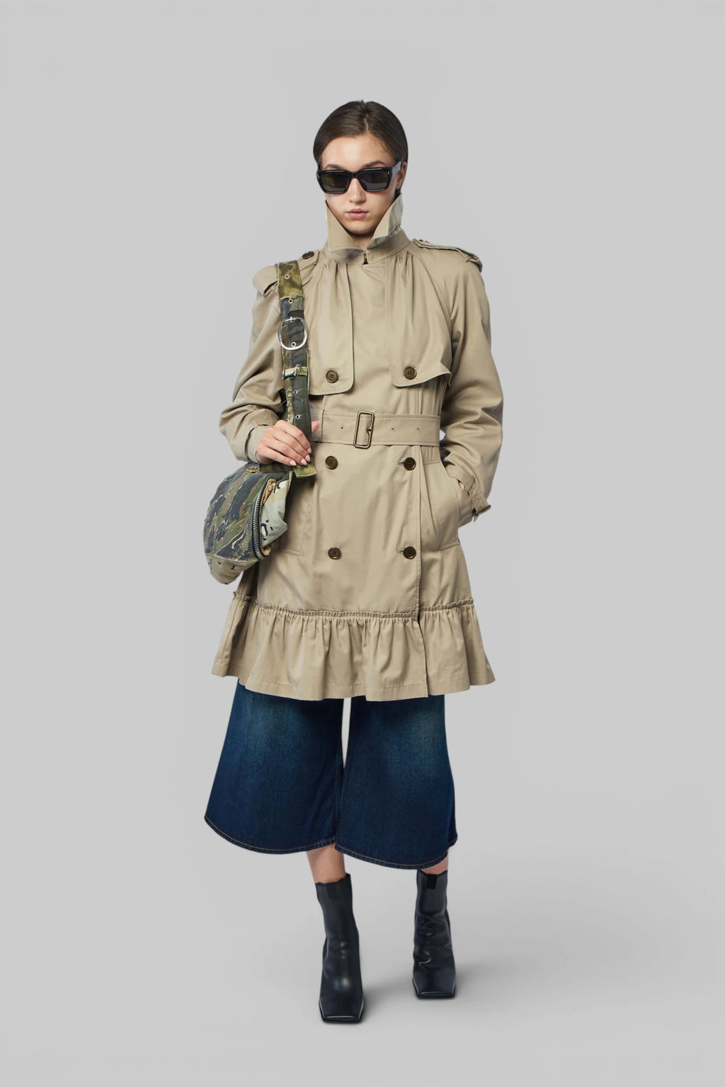 Burberry - Short Gabardine Tillydrine Trench Coat - LABELS