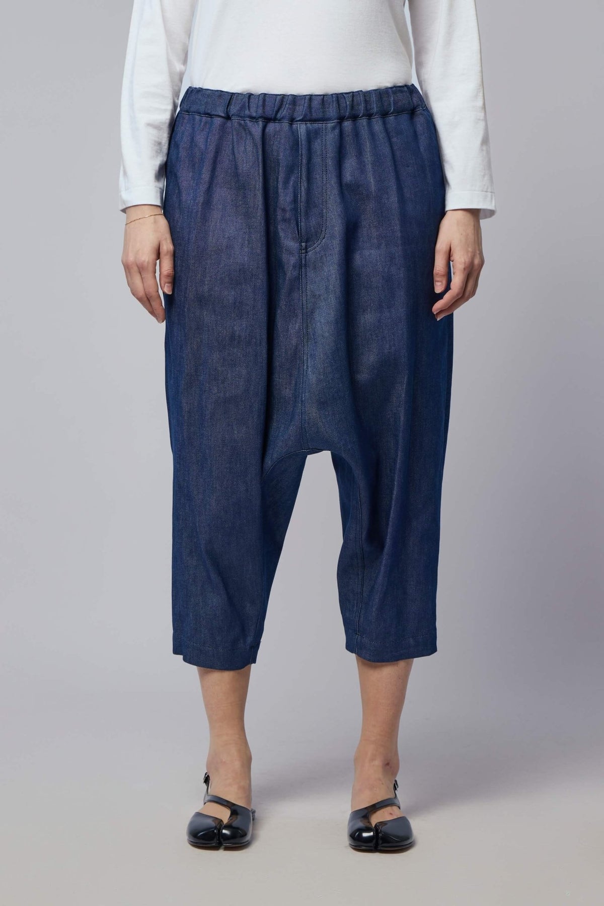 Close-up view of elastic waistband and side seam pockets on unisex cargo pants