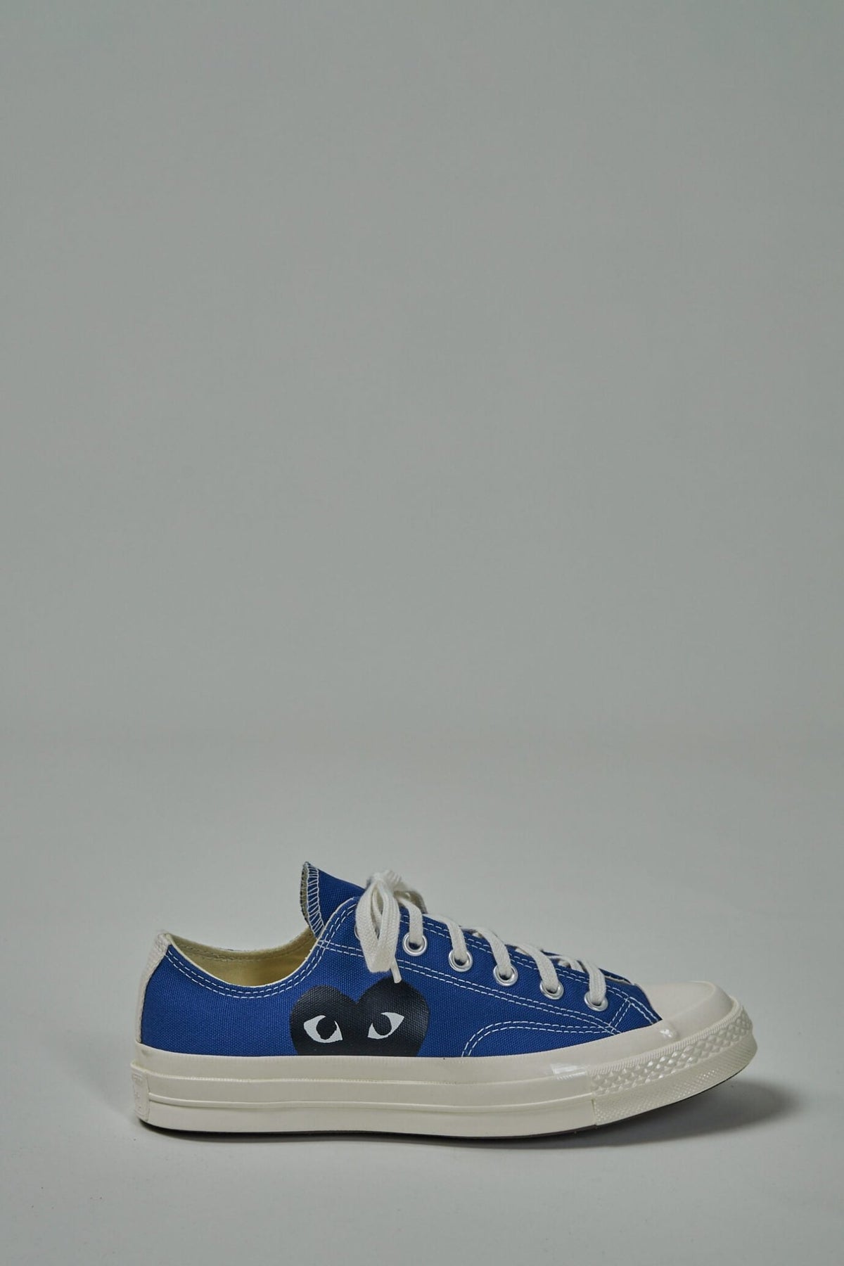 Comme des Garçons PLAY CONVERSE Low Top Sneakers with heart logo detail