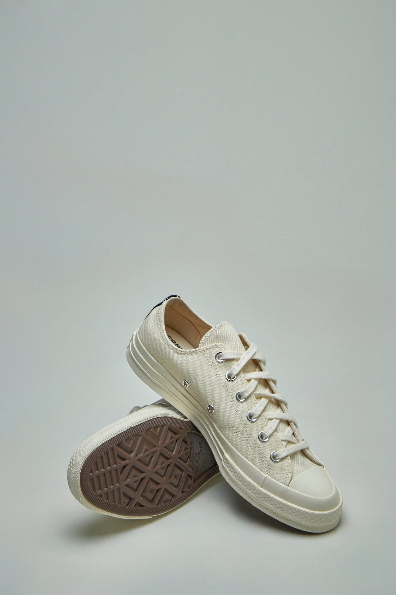 Comme des Garçons PLAY CONVERSE - Low Top Small Red Heart - LABELS