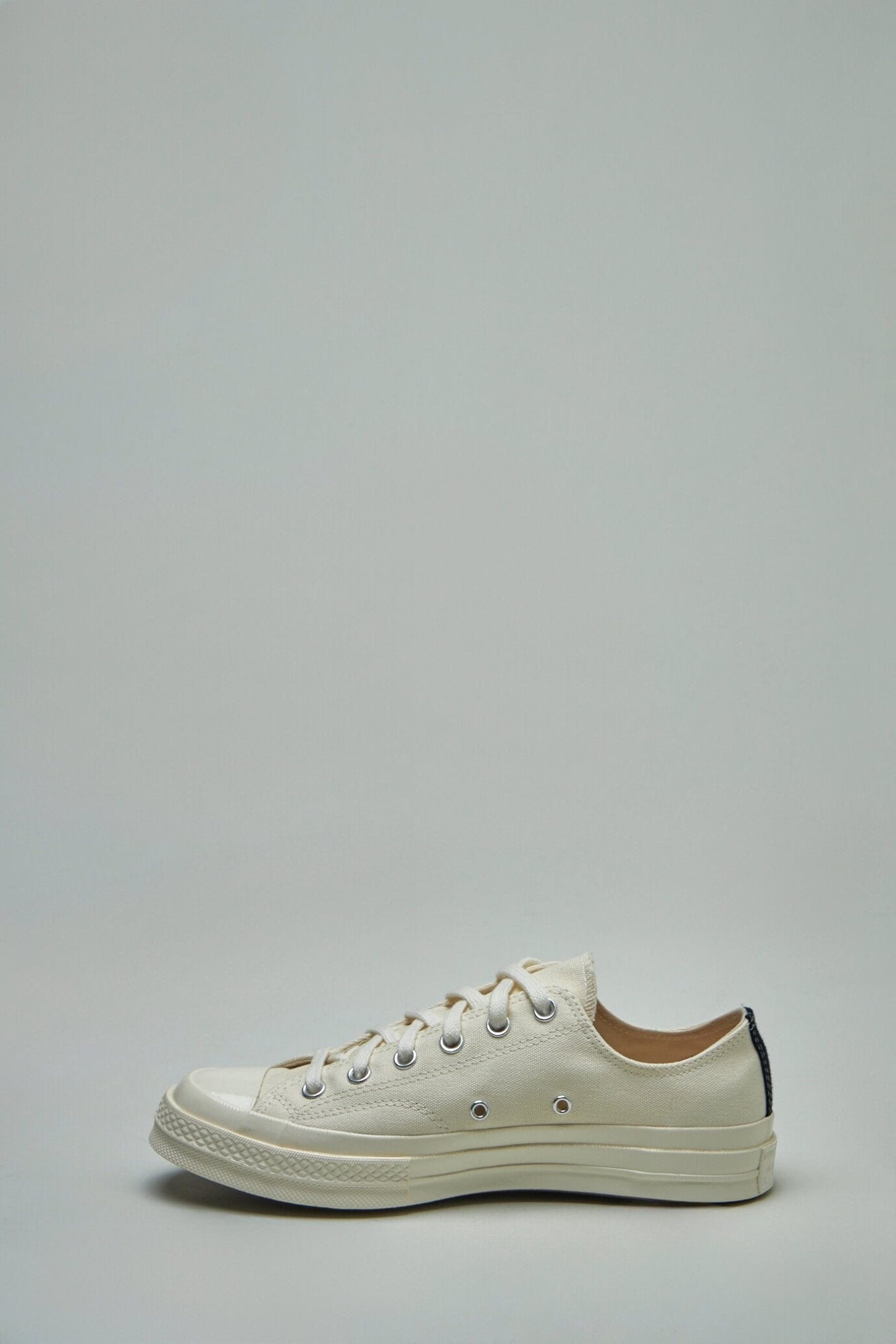 Comme des Garçons PLAY CONVERSE - Low Top Small Red Heart - LABELS