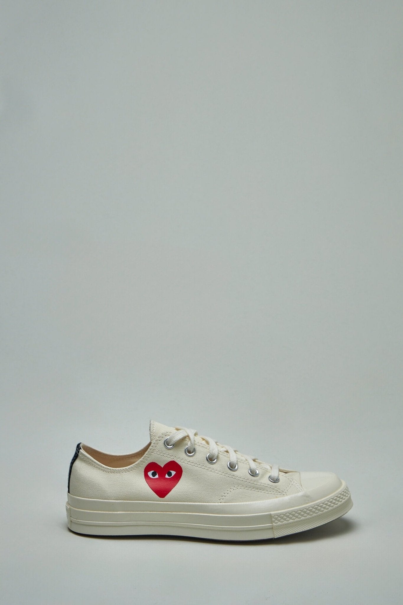 Comme des Garçons PLAY CONVERSE - Low Top Small Red Heart - LABELS