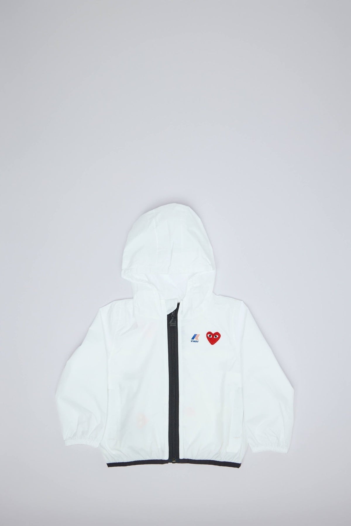 Comme des Garçons PLAY Jackets - Kids white hooded jacket with red heart patch