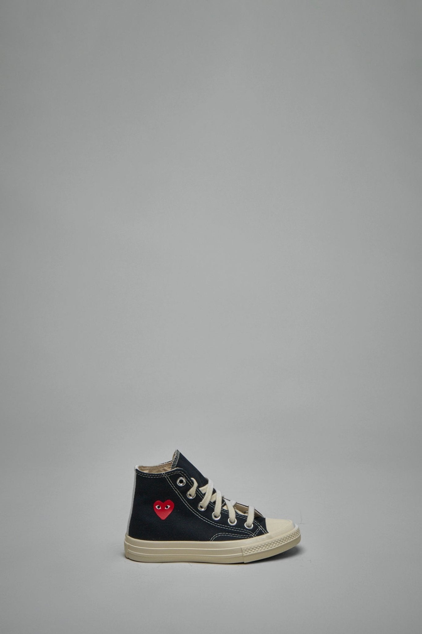 Comme des Garçons PLAY - Small Red Heart Hi Top Kids - LABELS