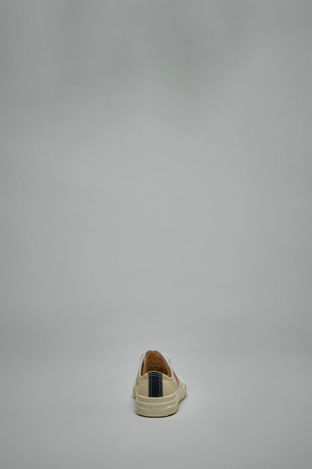 Comme des Garçons PLAY - Small Red Heart Low Top Kids - LABELS