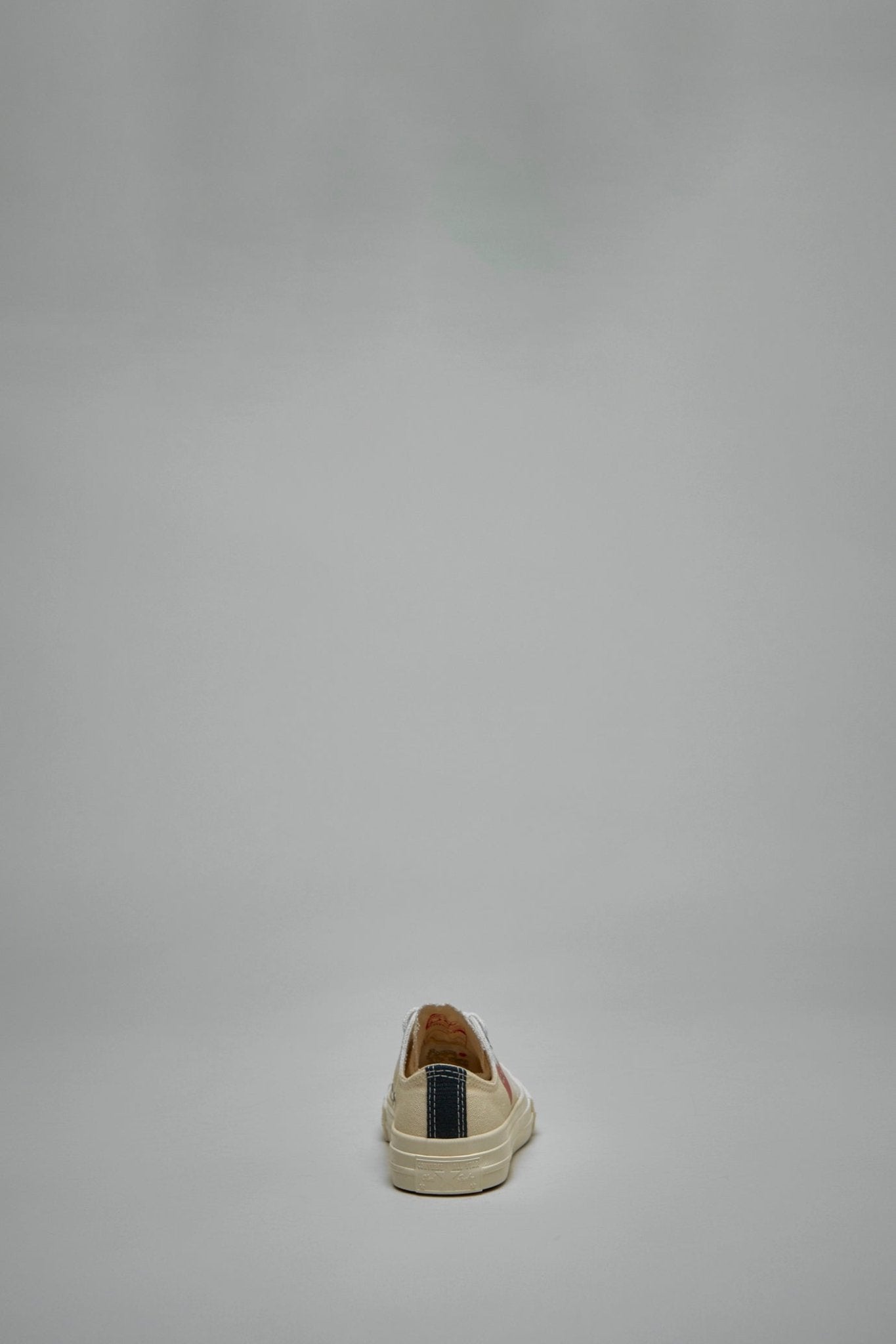 Comme des Garçons PLAY - Small Red Heart Low Top Kids - LABELS