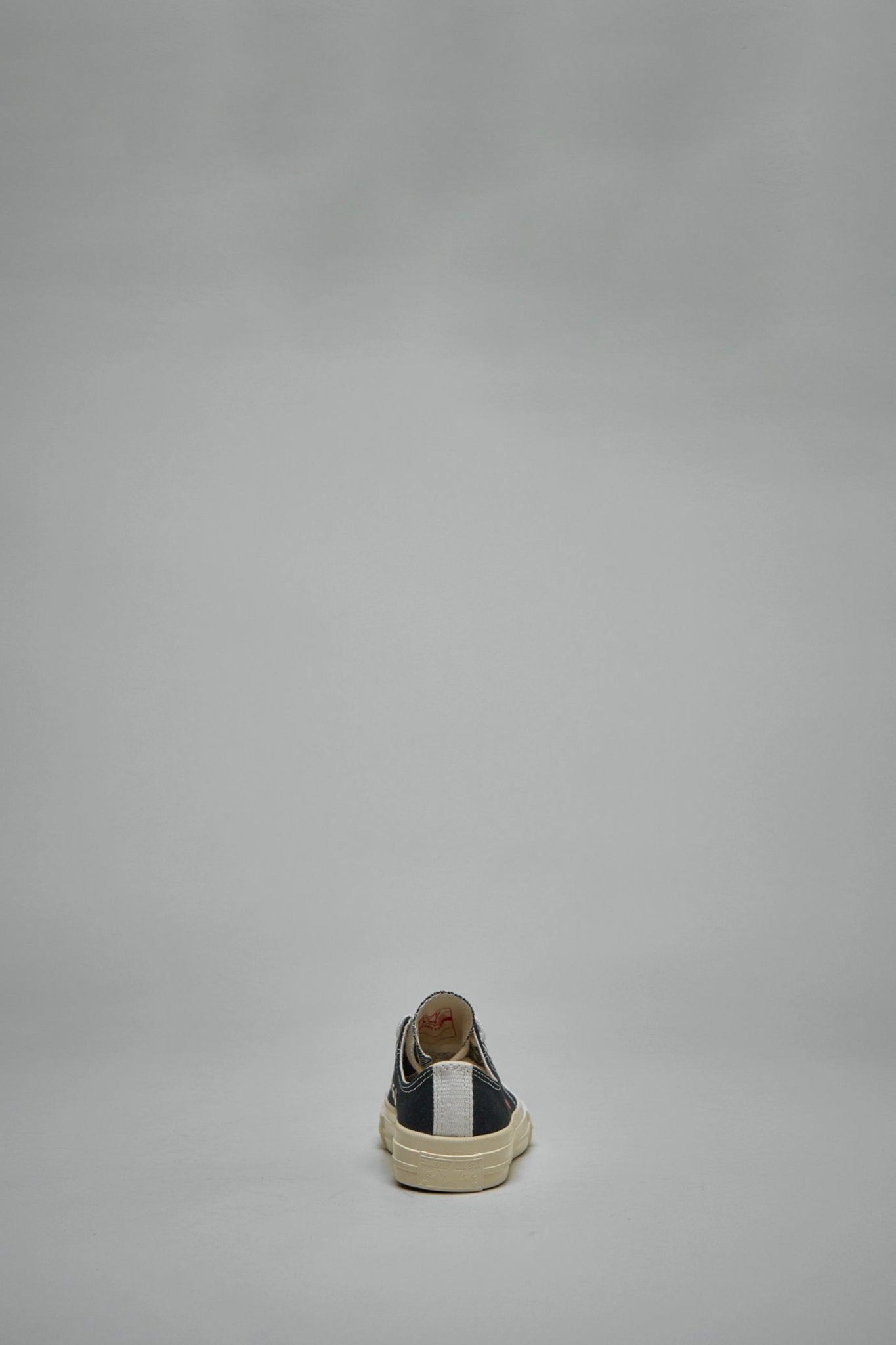 Comme des Garçons PLAY - Small Red Heart Low Top Kids - LABELS