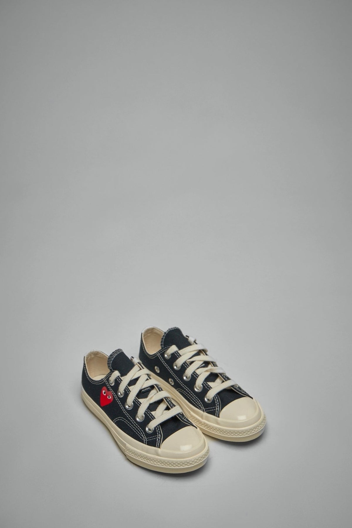 Comme des Garçons PLAY - Small Red Heart Low Top Kids - LABELS