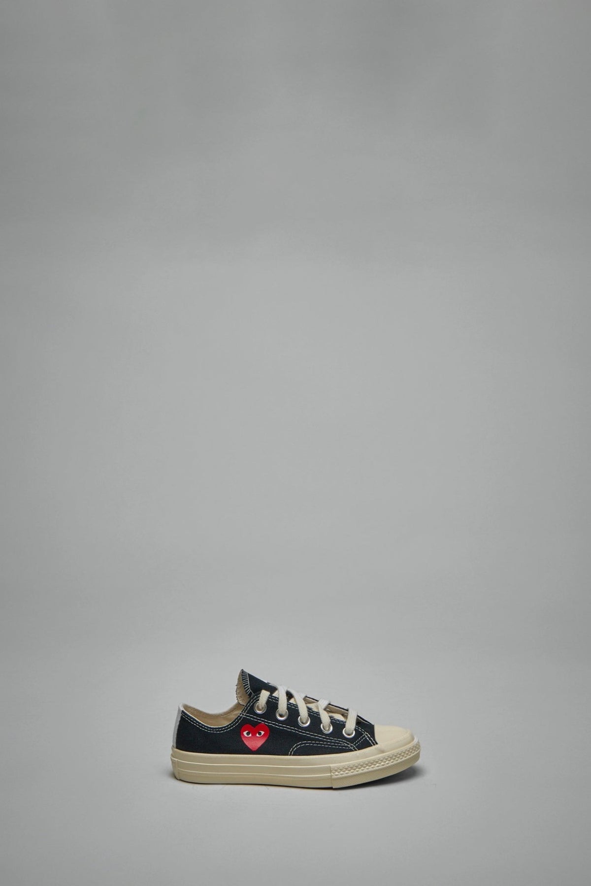 Comme des Garçons PLAY - Small Red Heart Low Top Kids - LABELS