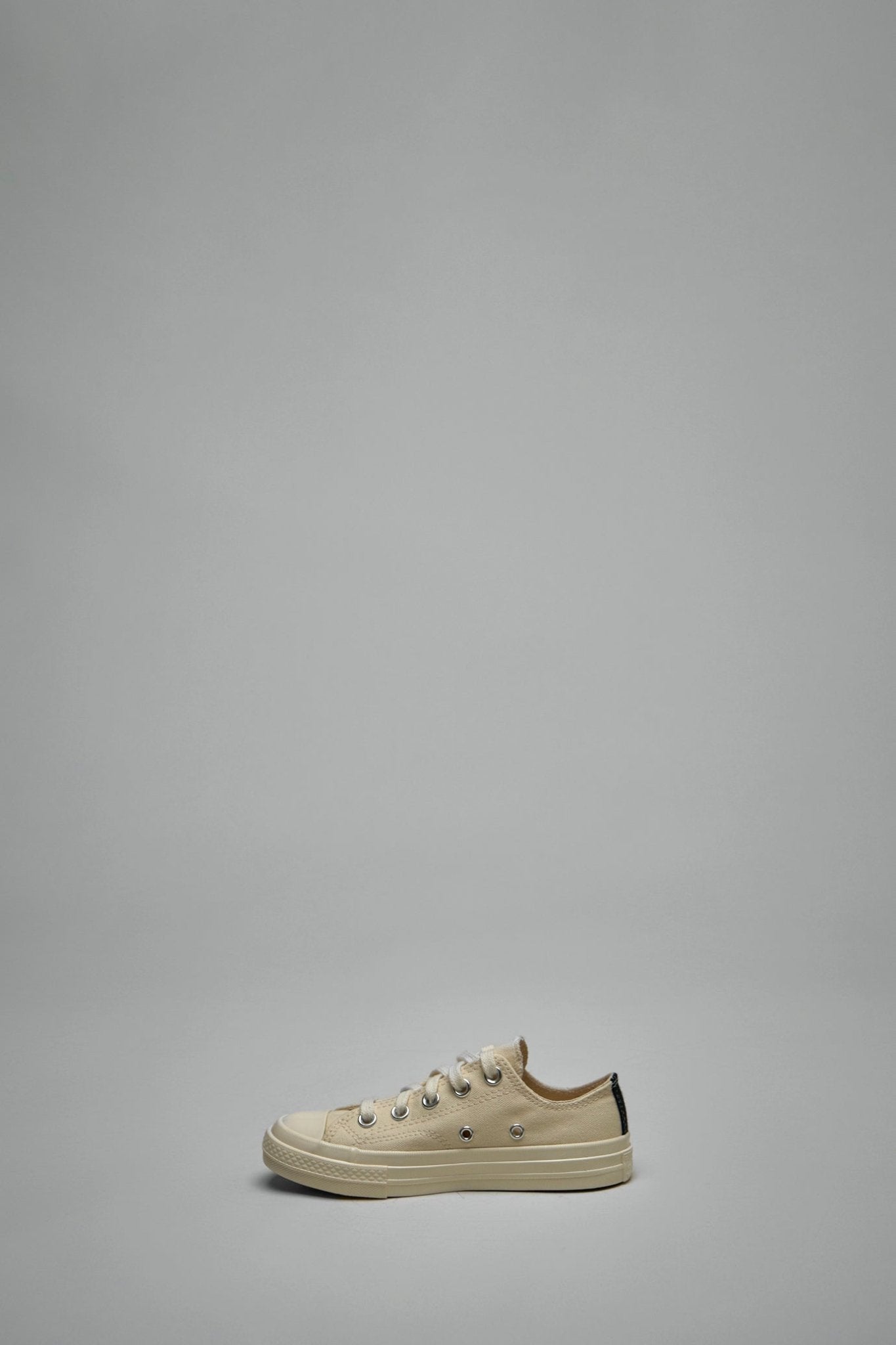 Comme des Garçons PLAY - Small Red Heart Low Top Kids - LABELS