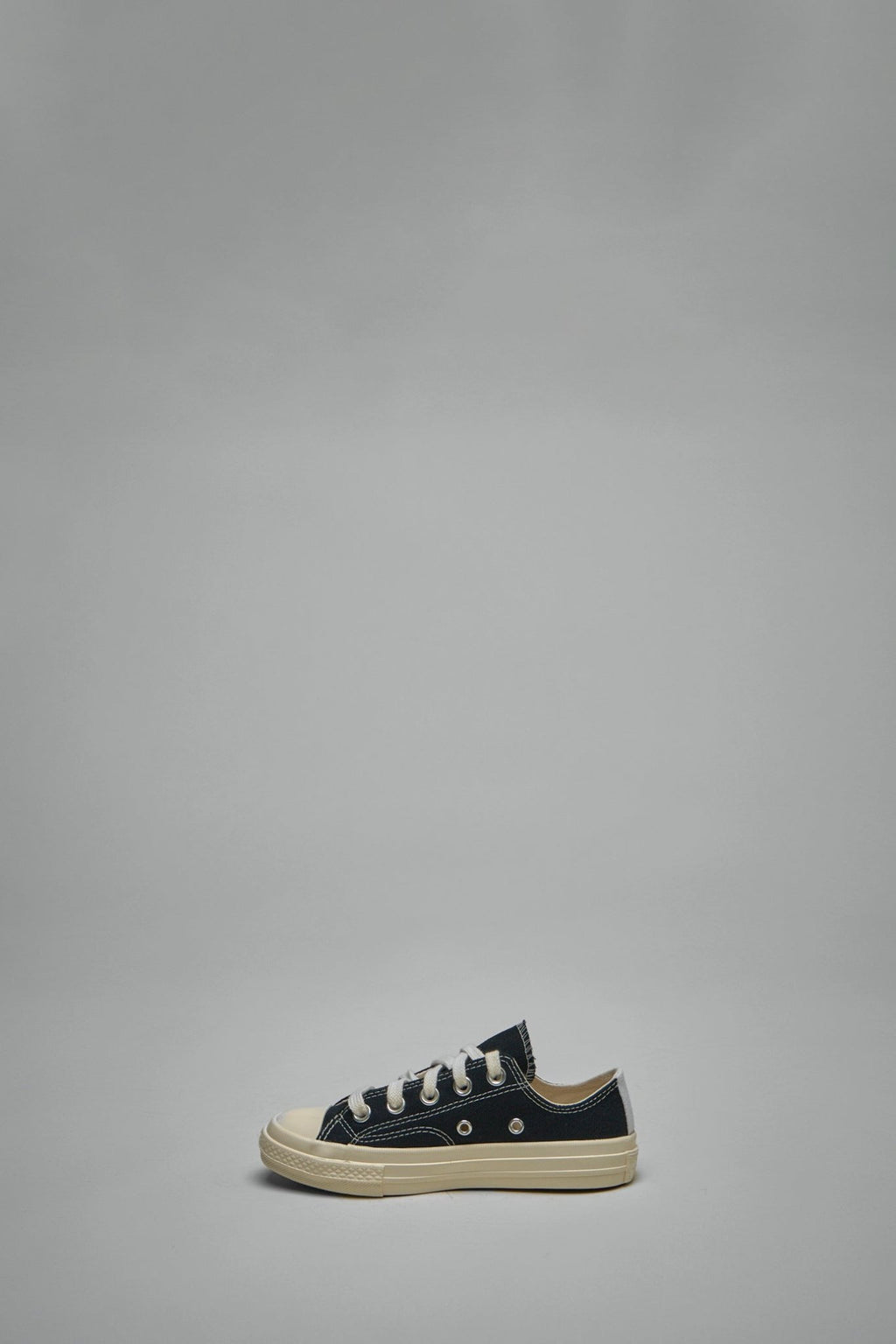 Comme des Garçons PLAY - Small Red Heart Low Top Kids - LABELS