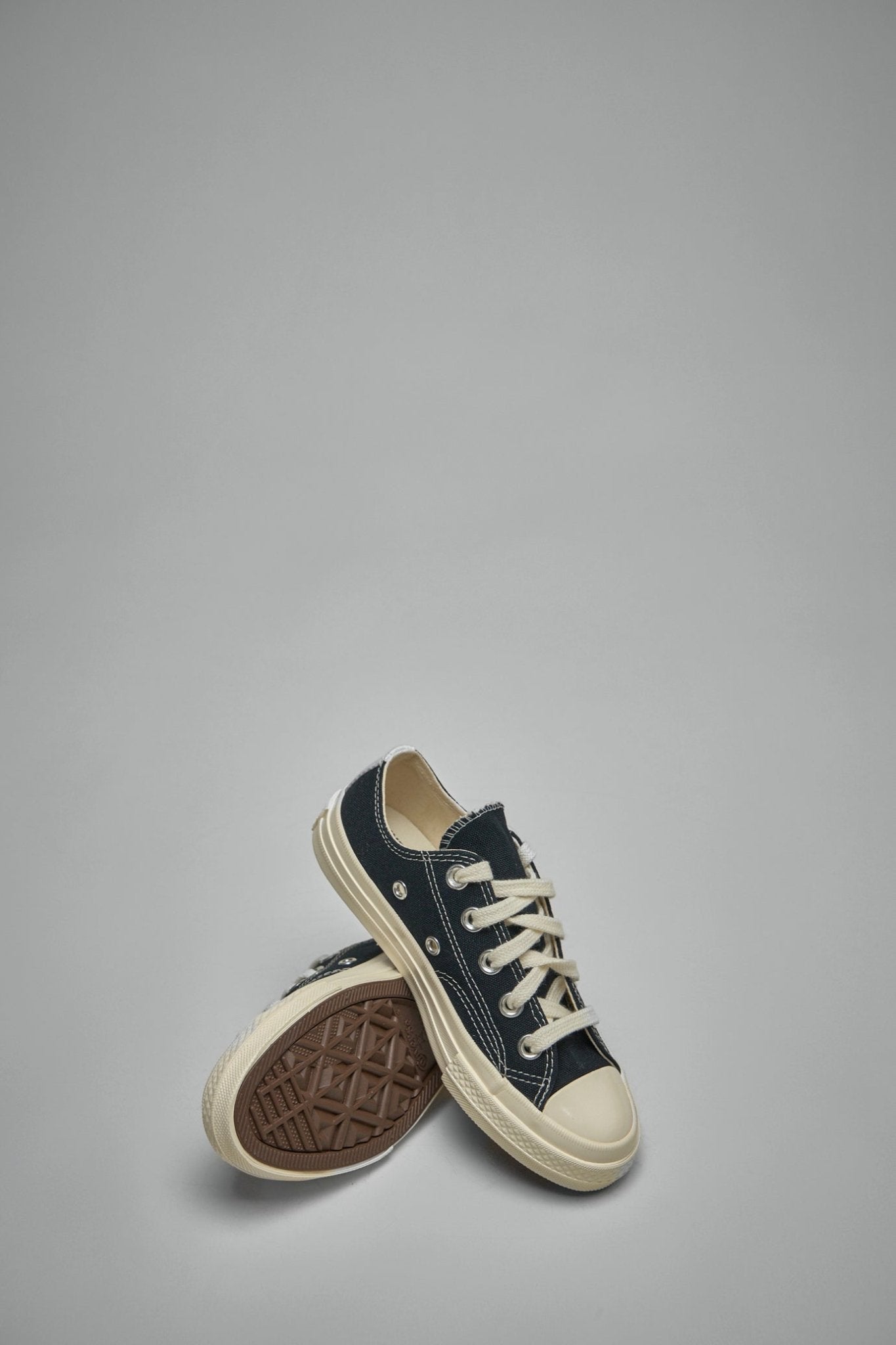 Comme des Garçons PLAY - Small Red Heart Low Top Kids - LABELS