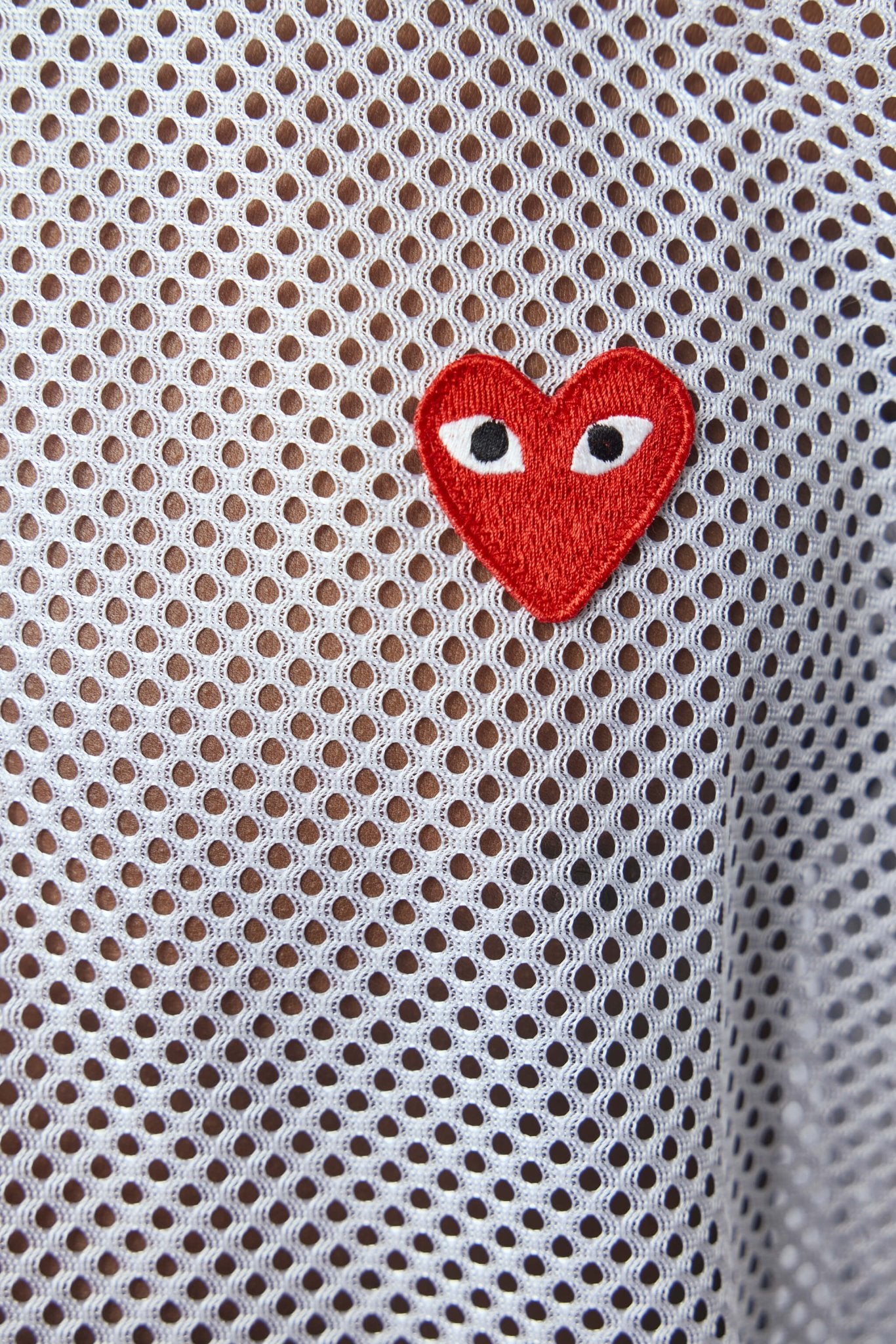 Comme des Garçons PLAY - T-shirt Mesh Red Emblem - LABELS