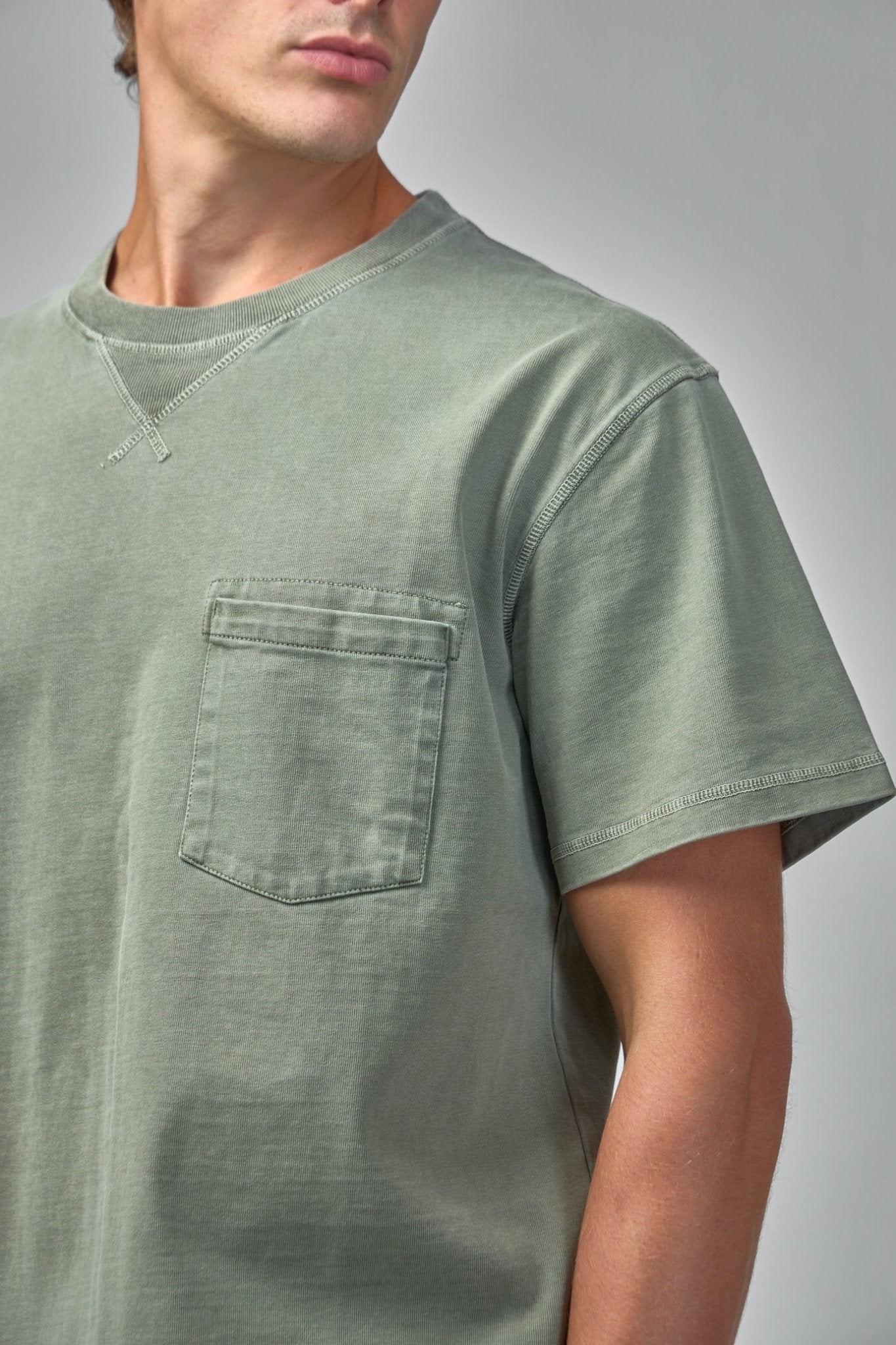 Denham - S03 Pocket Tee Army Green - Classic Fit - LABELS