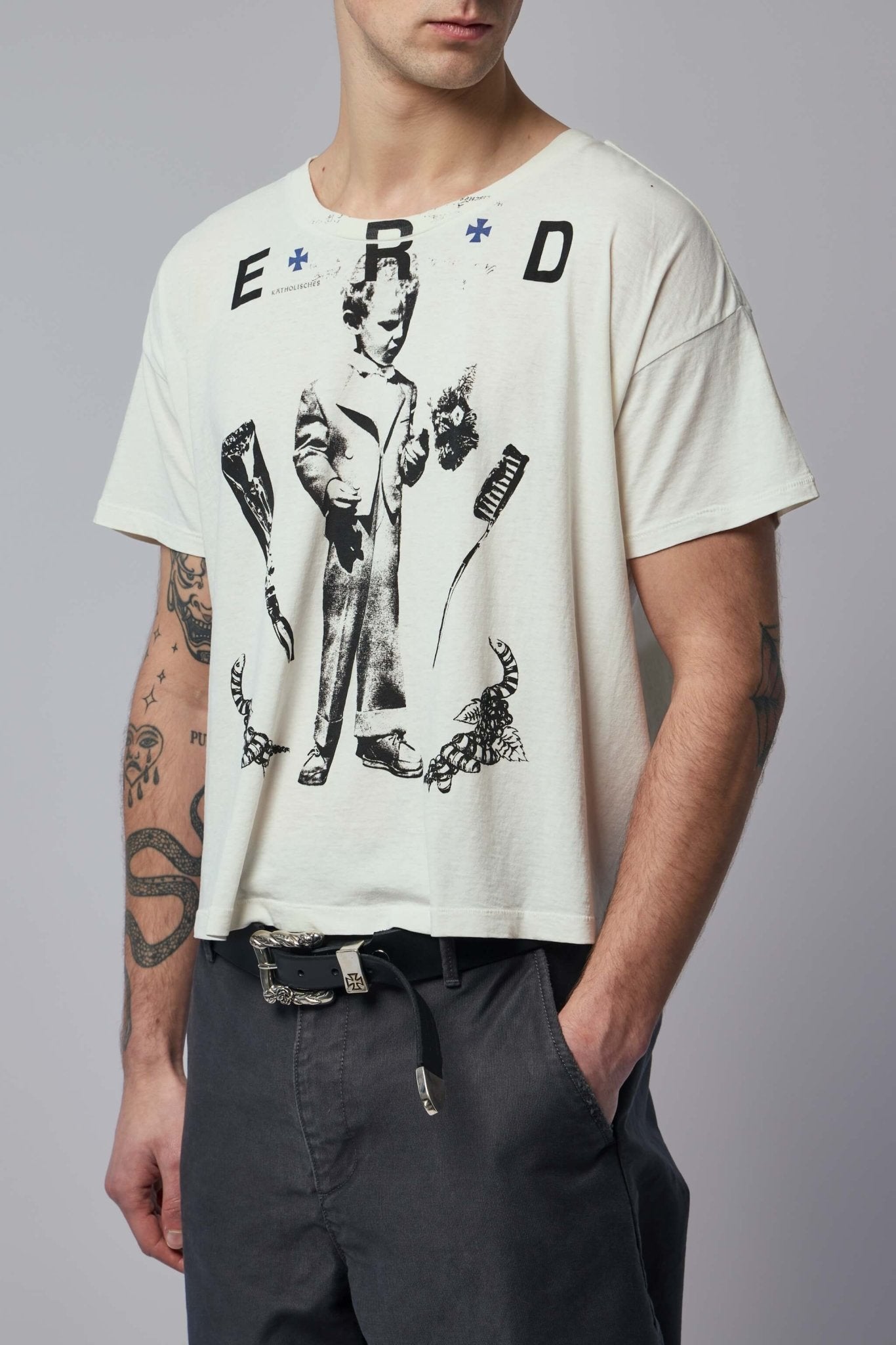 Enfants Riches Déprimés - Katholisches Toothbrush T-Shirt - LABELS