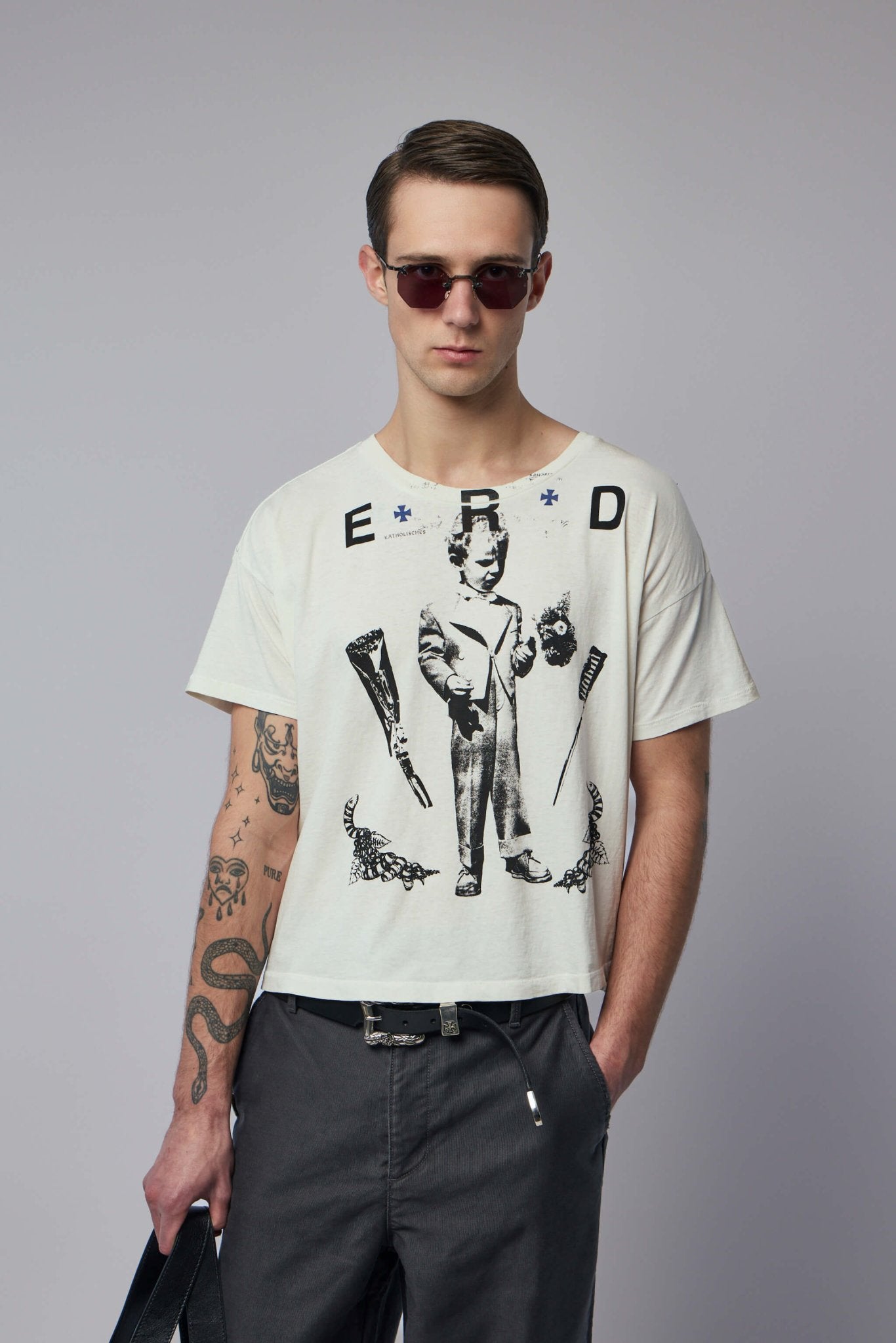 Enfants Riches Déprimés - Katholisches Toothbrush T-Shirt - LABELS