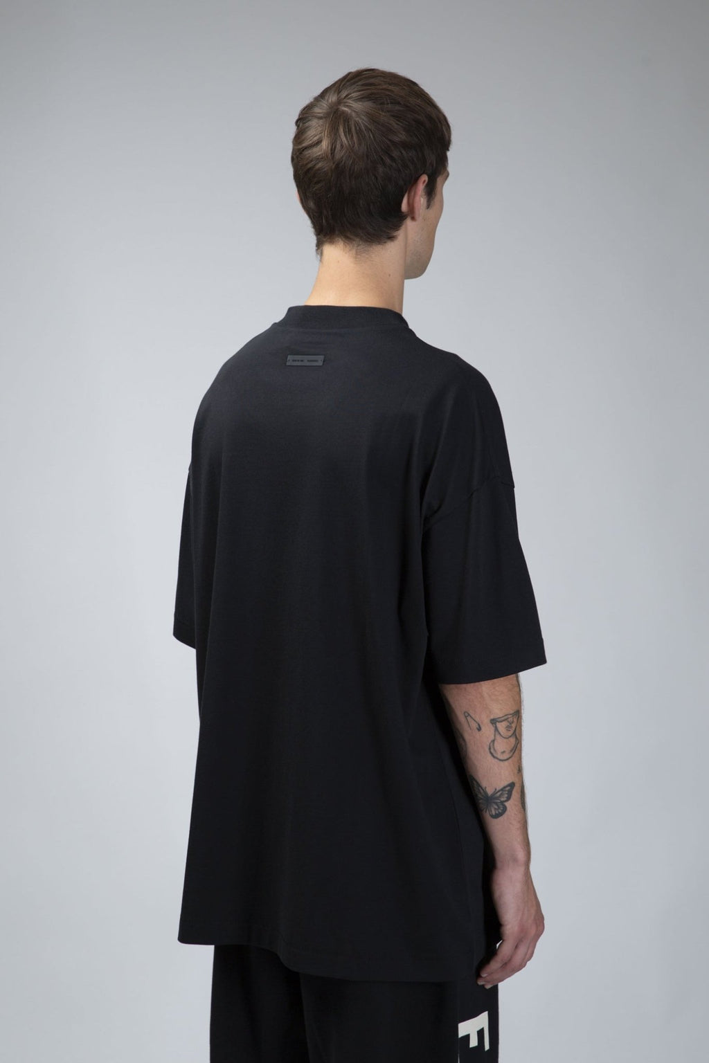 Fear of God Essentials - 90s Fit T-Shirt Jet Black - LABELS
