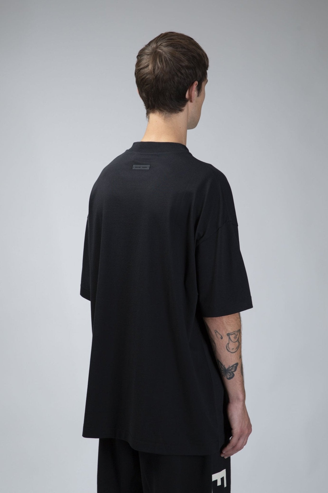 Fear of God Essentials - 90s Fit T-Shirt Jet Black - LABELS