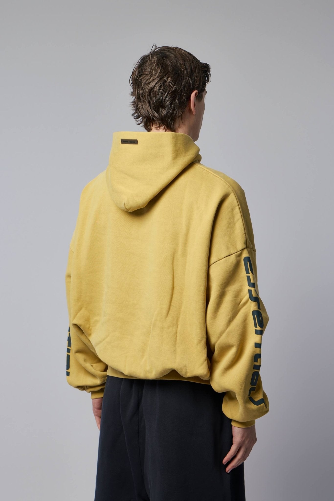 fear of god ESSENTIALS イエロー パーカー XL FEAR OF GOD ESSENTIALS ロゴ パーカー | イエロー | FARFETCH JP
