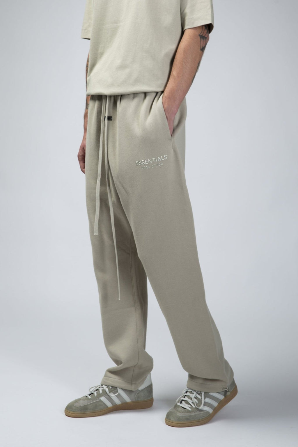 Fear of God Essentials - Relaxed Fleece Sweatpant Abbey Stone - LABELS