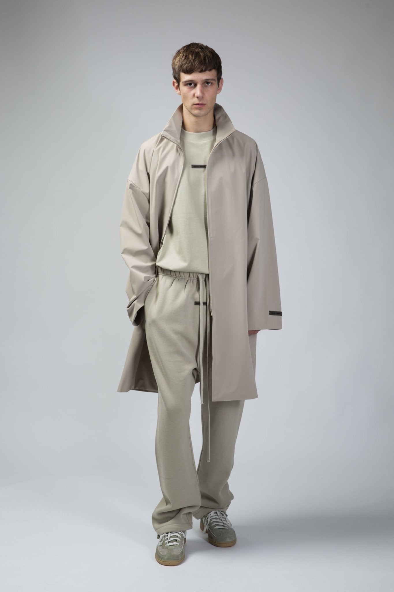 Fear of God Essentials - Relaxed Fleece Sweatpant Abbey Stone - LABELS