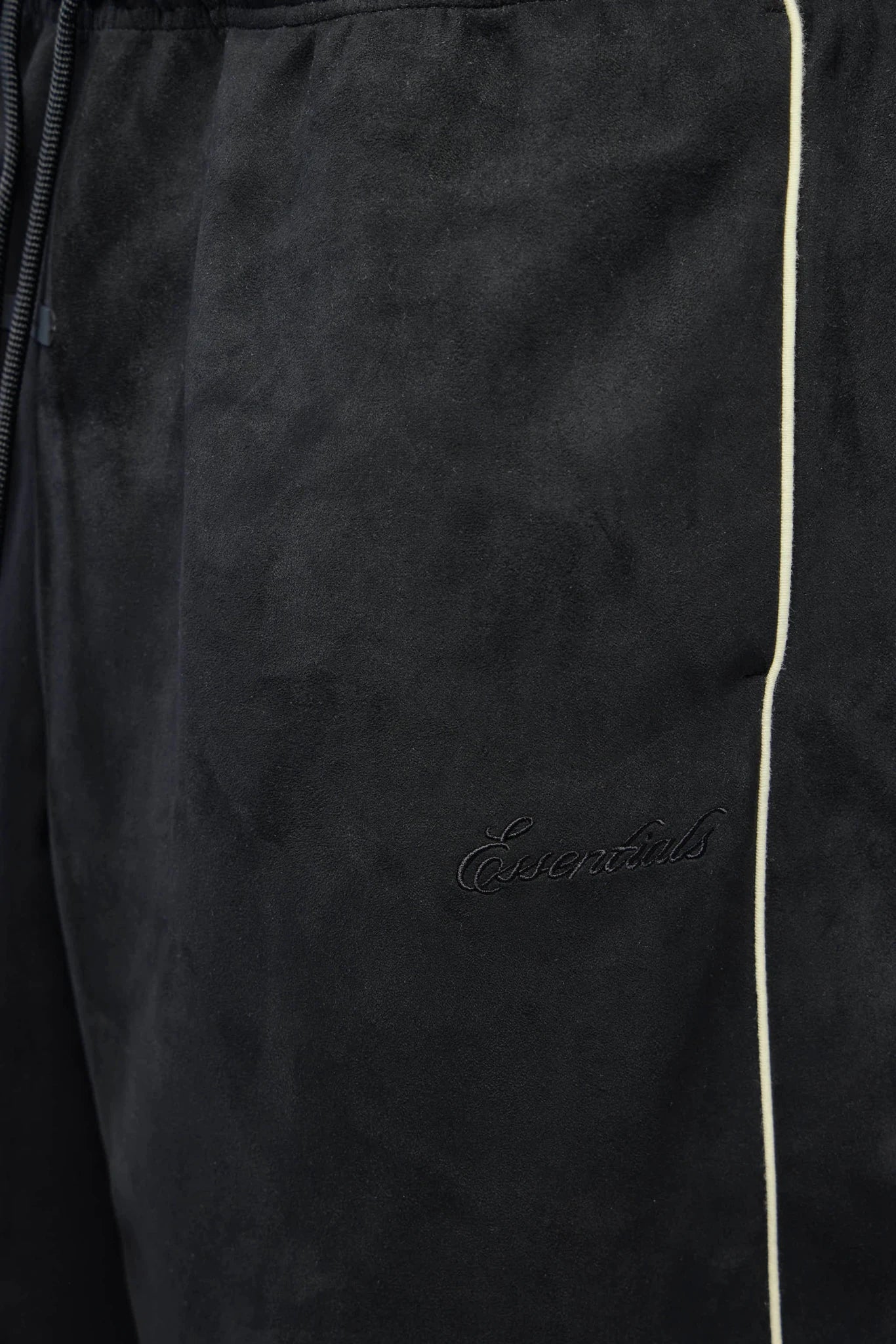 Fear Of God Essentials - Signtature Relaxed Short W/ Piping - LABELS