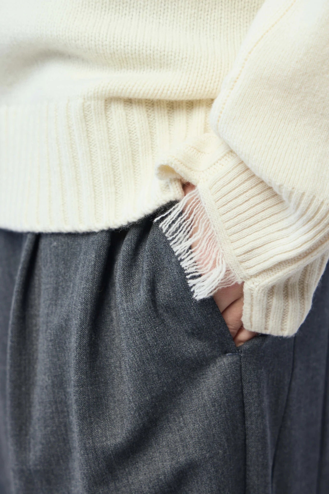 Frenken - Arrange Scarf V-neck Jumper - LABELS