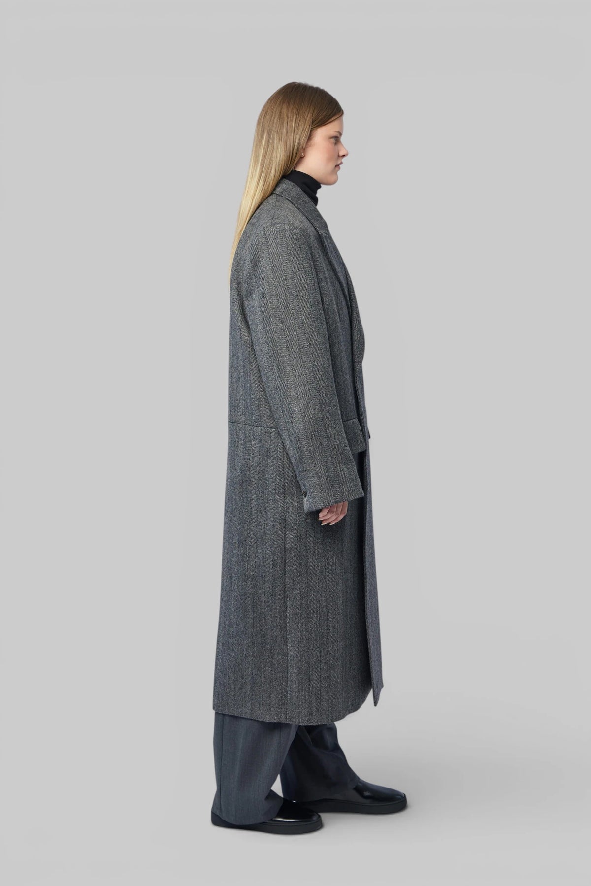 Frenken Coats double-breasted closure detail