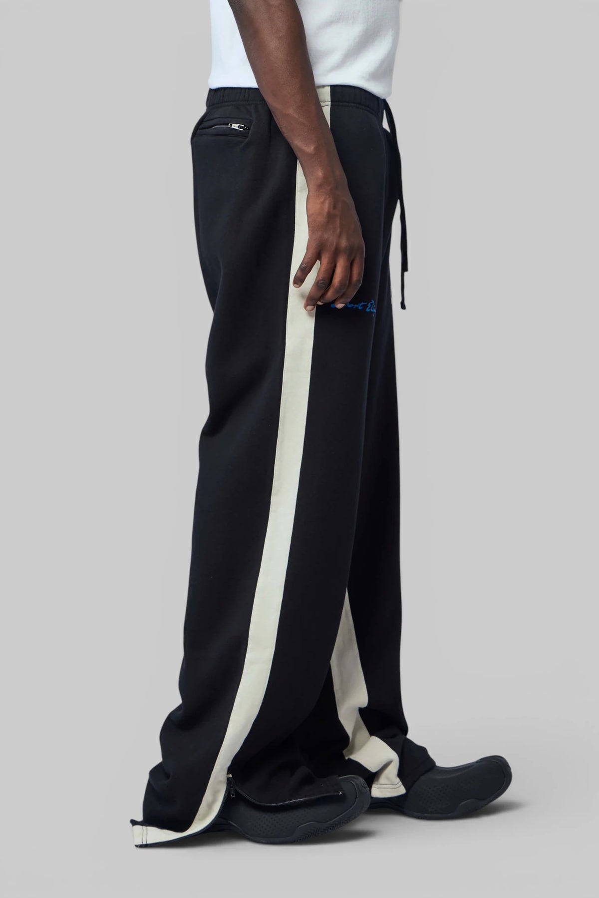 Gallery Dept. 2K Fit Sweatpant side profile showing relaxed fit