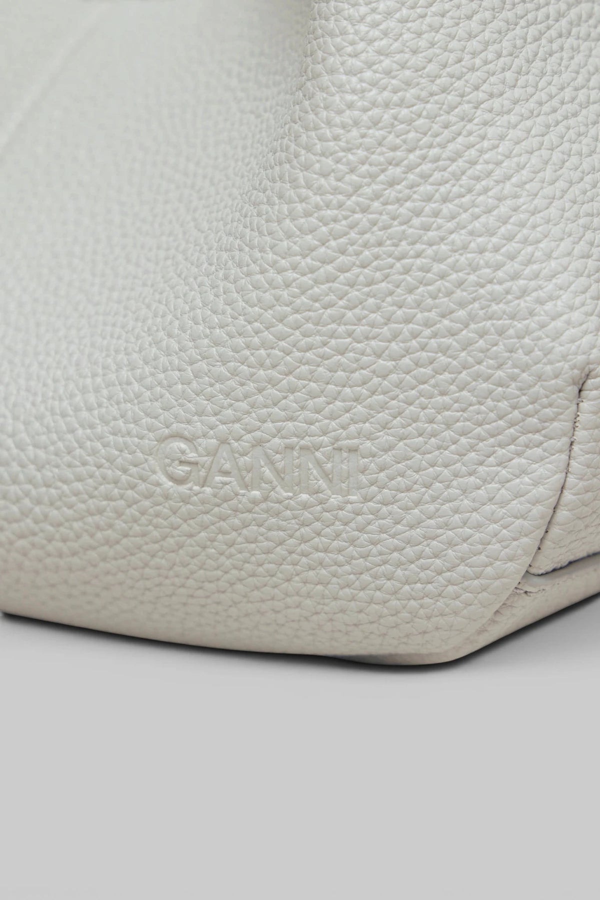 Ganni - Hobo Mini Grained - LABELS