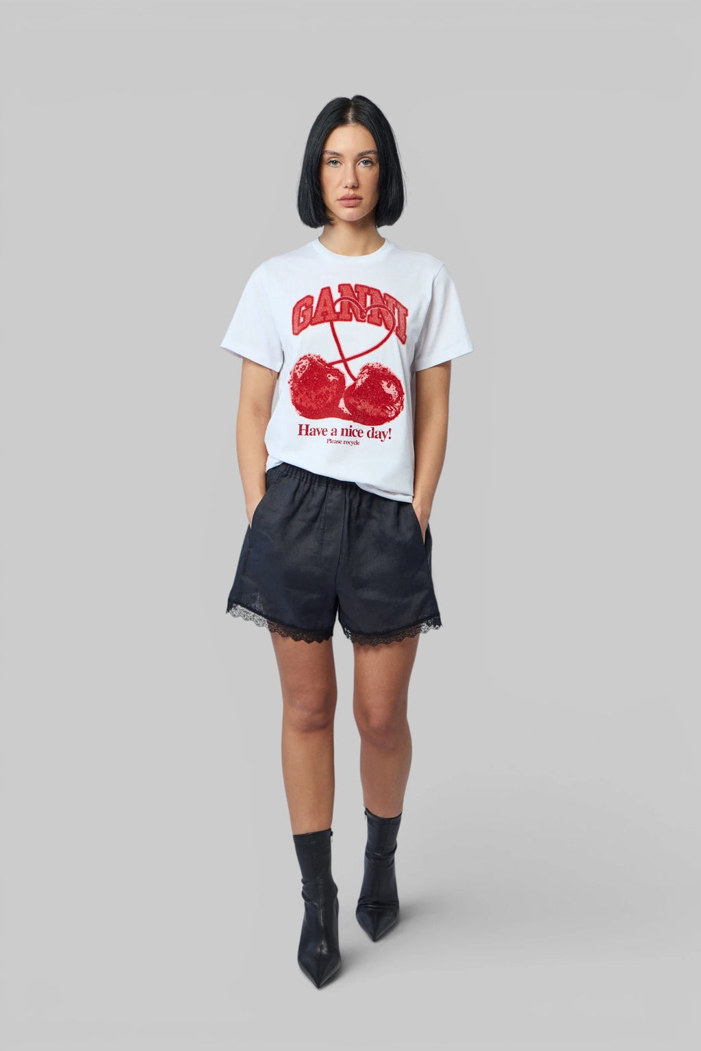 Ganni - Light Linen Lace Hem Shorts - LABELS