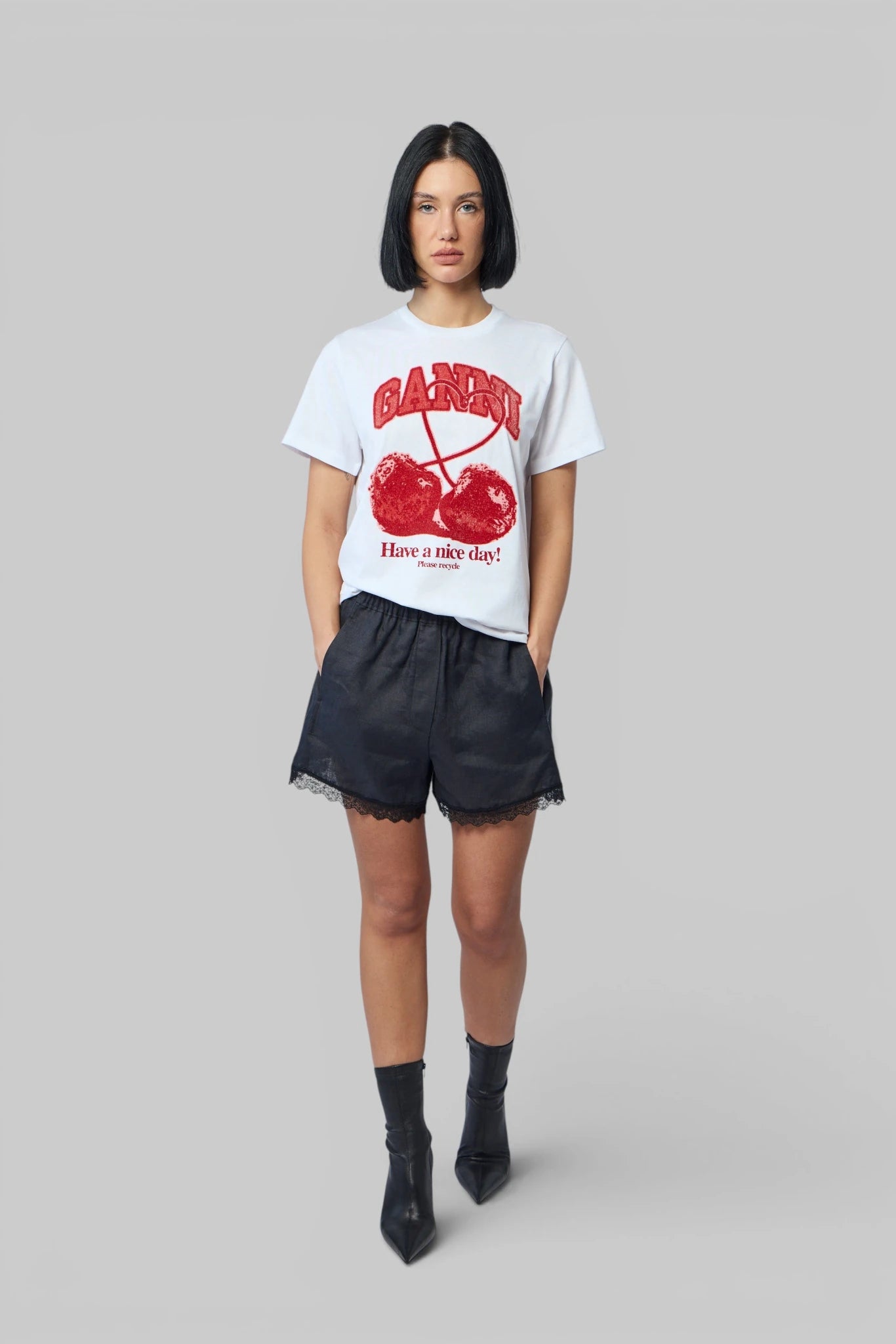Ganni - Light Linen Lace Hem Shorts - LABELS