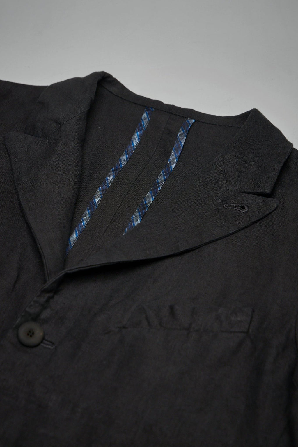 Geoffrey B. Small - Hand Pad - stitched Classic Notch Lapel 3 - button Fully - lined Jacket - LABELS