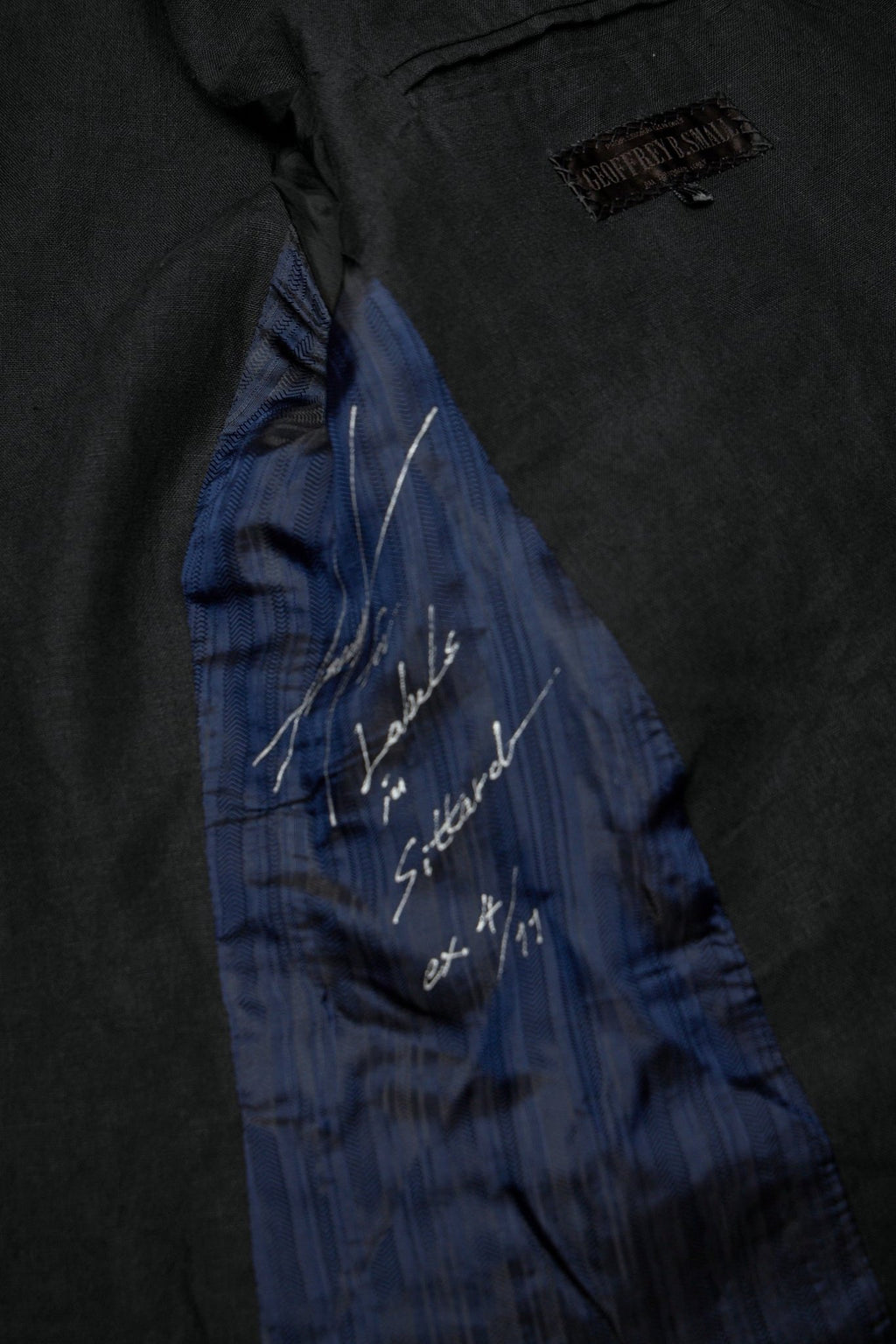 Geoffrey B. Small - Hand Pad - stitched Classic Notch Lapel 3 - button Fully - lined Jacket - LABELS