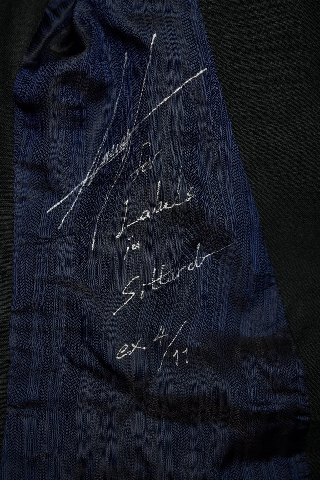 Geoffrey B. Small - Hand Pad - stitched Classic Notch Lapel 3 - button Fully - lined Jacket - LABELS