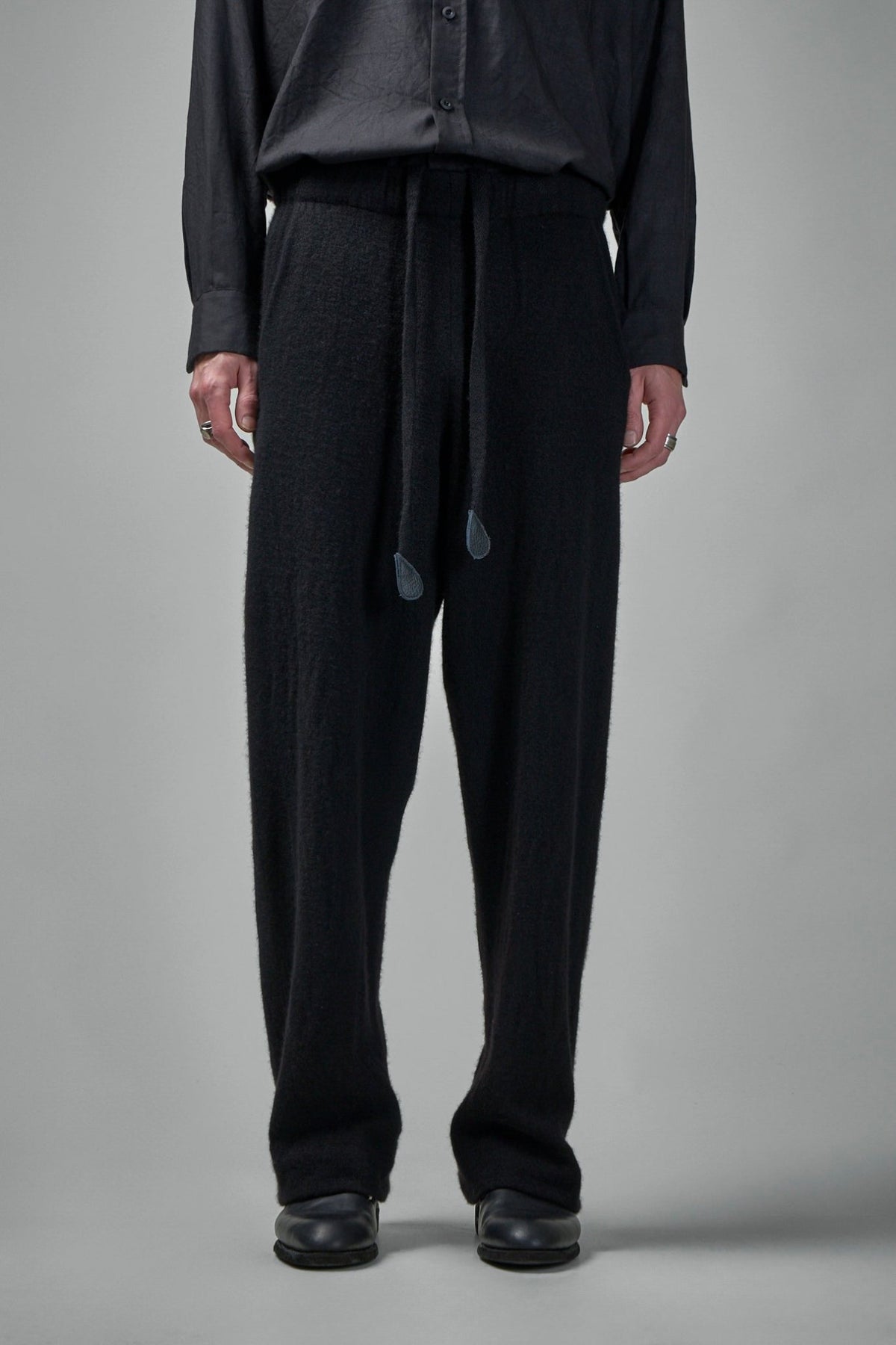 Geoffrey B. Small straight pants in pure Cariaggi cashmere with relaxed tailored fit