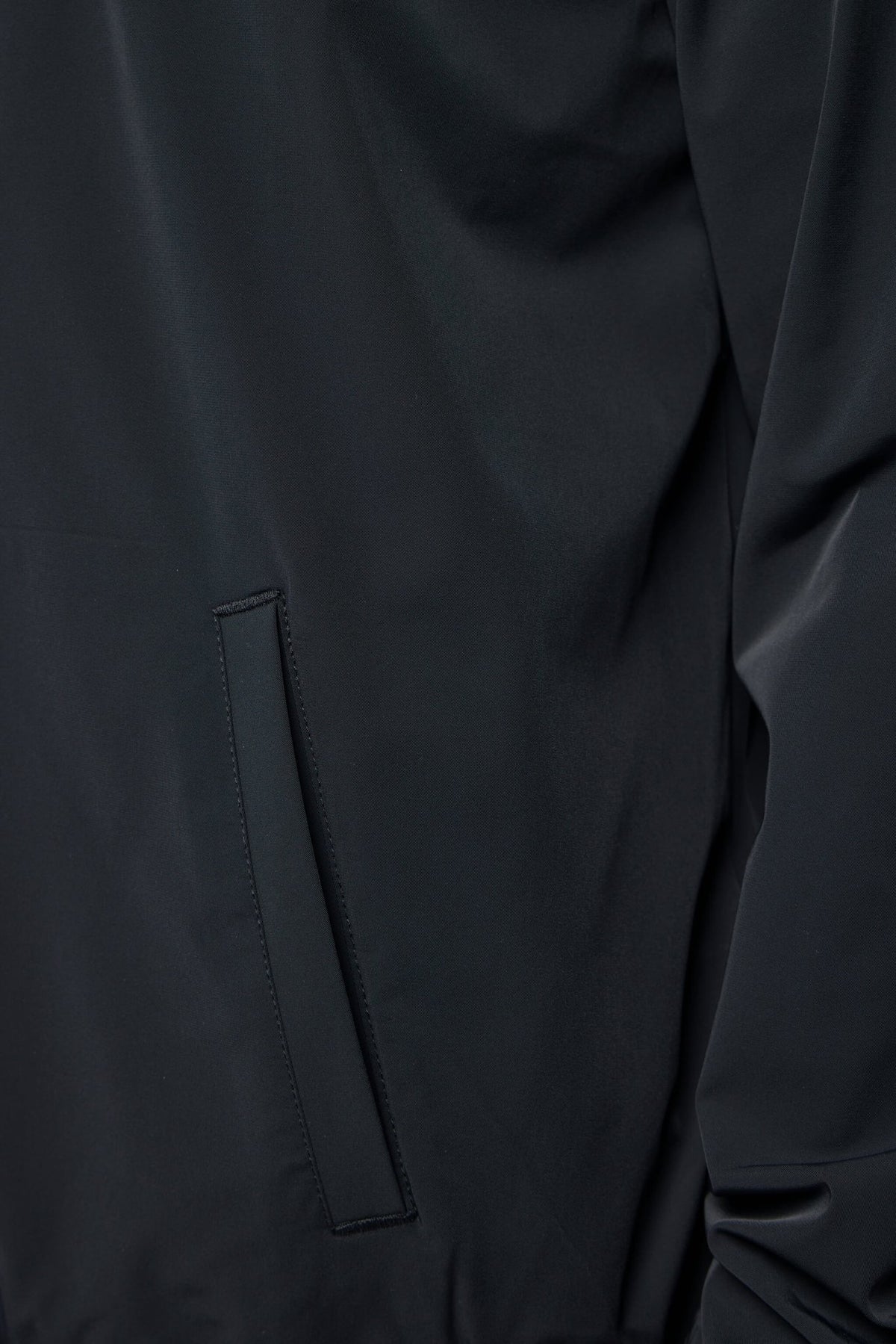 Front pockets detail on black Gogetti hooded jacket
