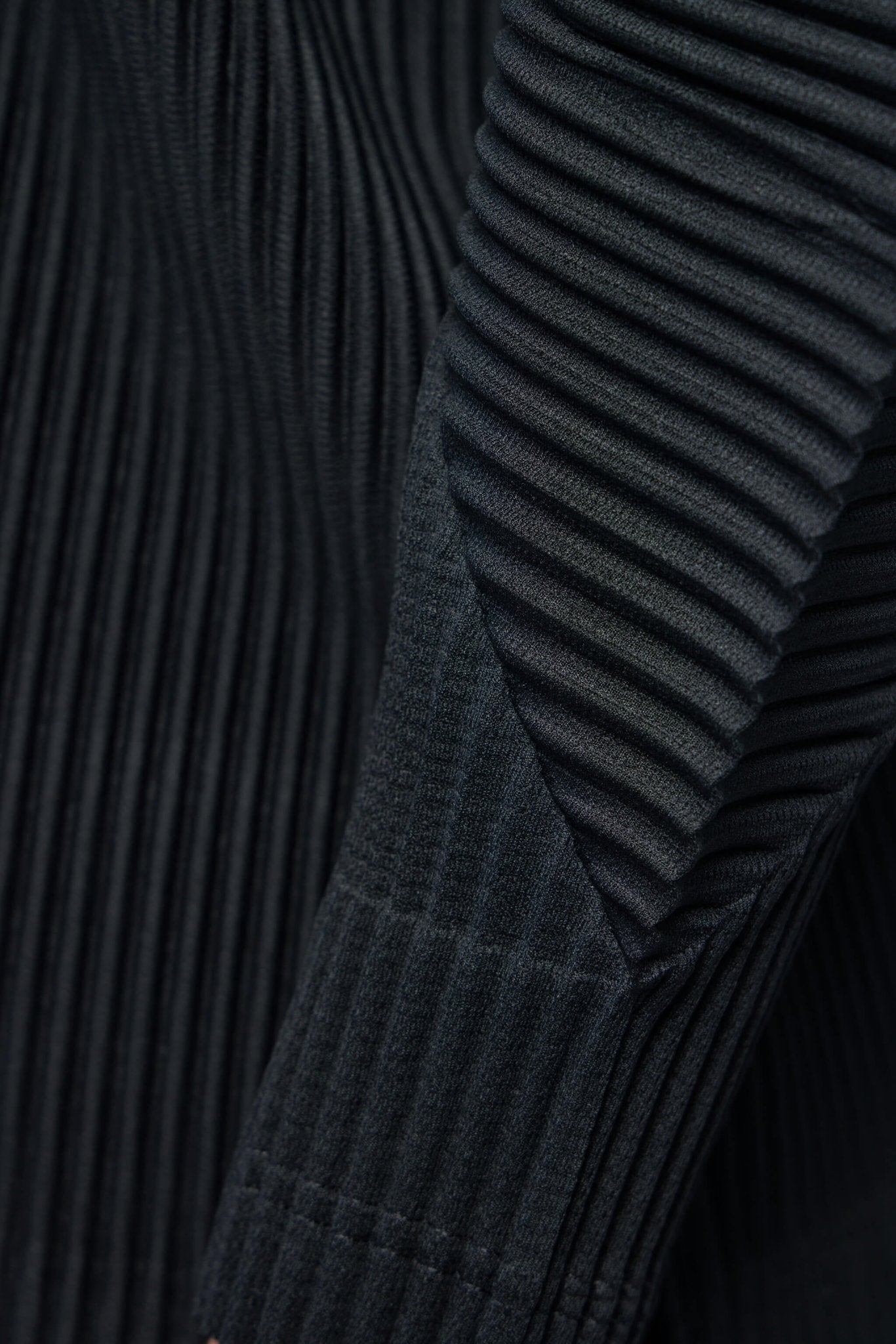 Homme Plissé Issey Miyake - January Pleated LS T‑shirt - LABELS