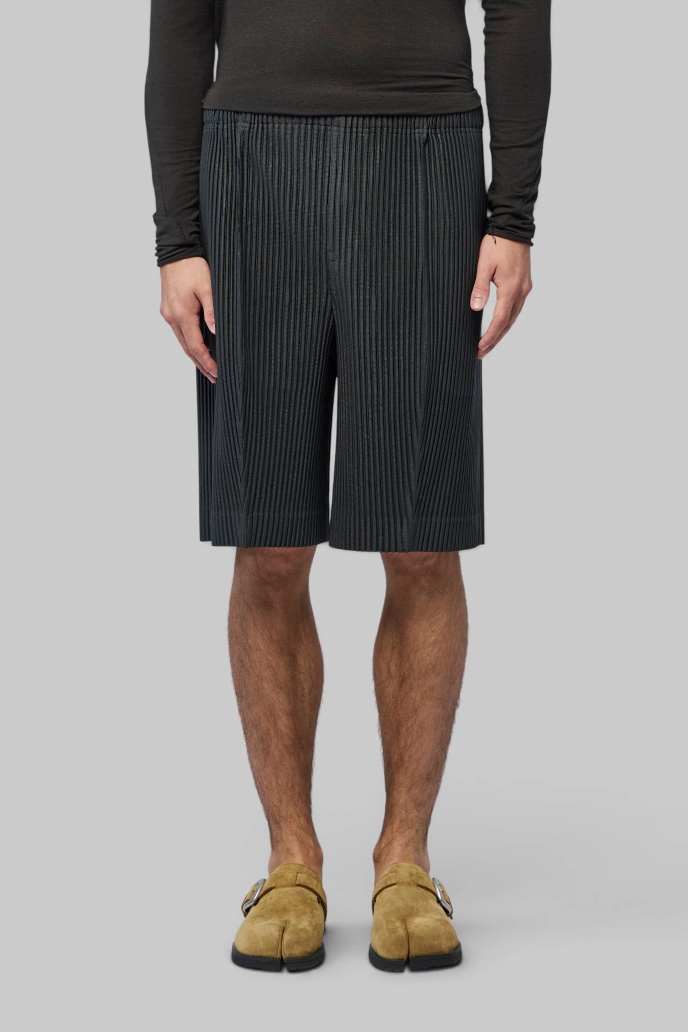 Homme Plissé Issey Miyake Shorts knee-length cut, side profile