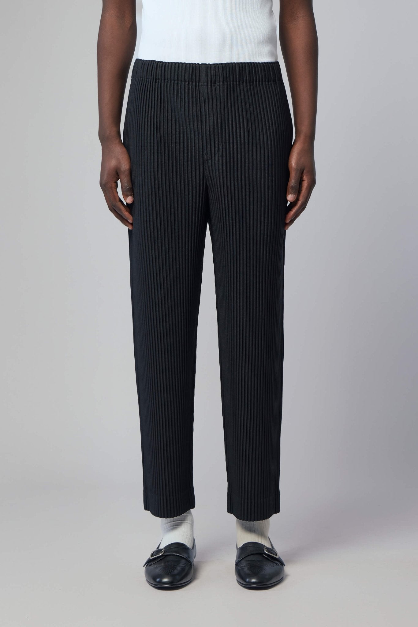 Homme Plissé Issey Miyake Cropped Pants - Pleated – LABELS Homme Plissé Issey Miyake Cropped Pants - Pleated – LABELS