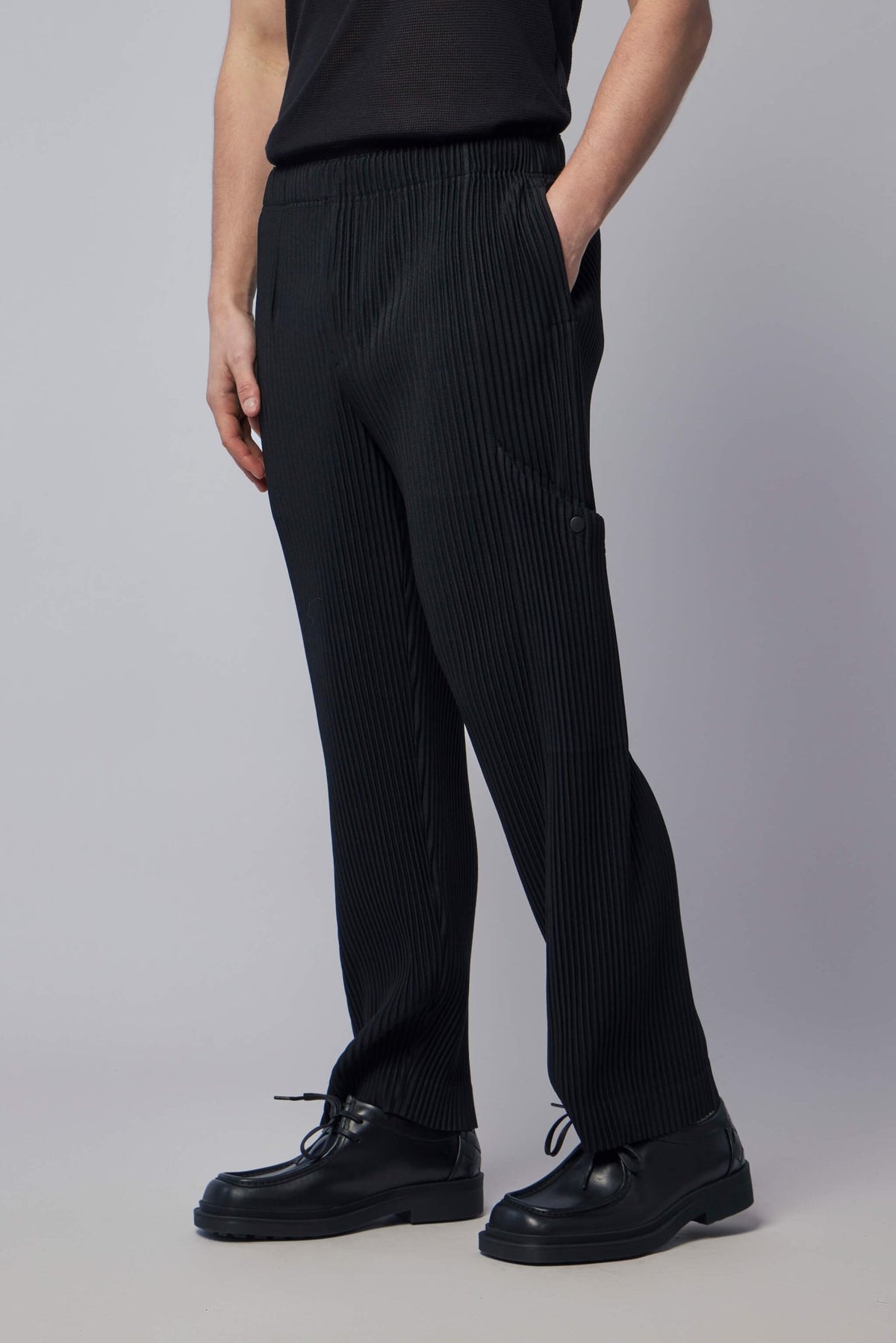 Full-length view of Quarry cargo pants with straight leg silhouette