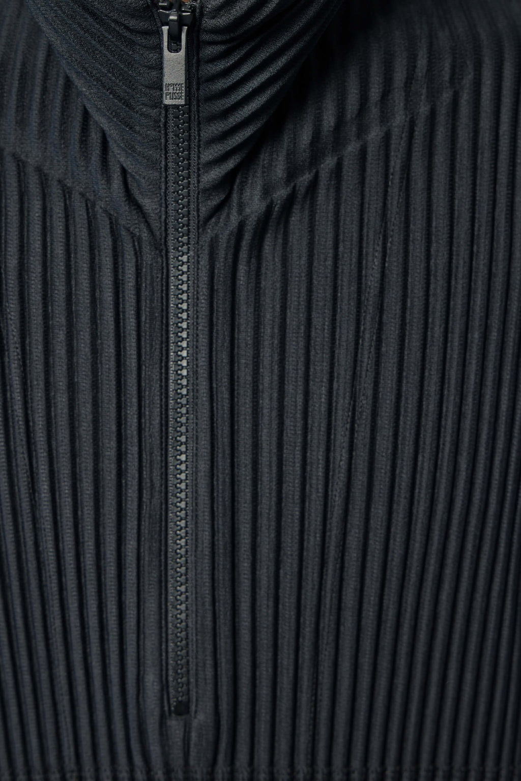 Homme Plissé Issey Miyake - T_shirts - LABELS