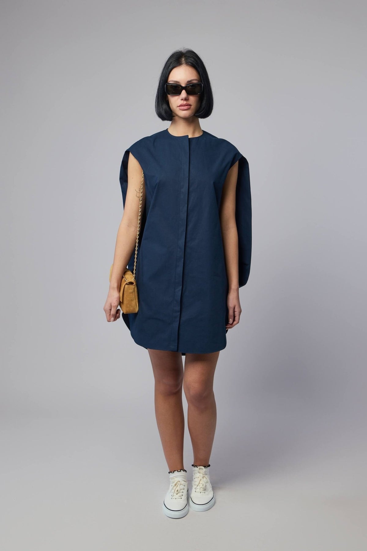 jacquemus blue dress The Berlingot Farfetch Color:White-Black U.S. Equipment Astral Linen Dress White Scoopneck Long sleeves Bust