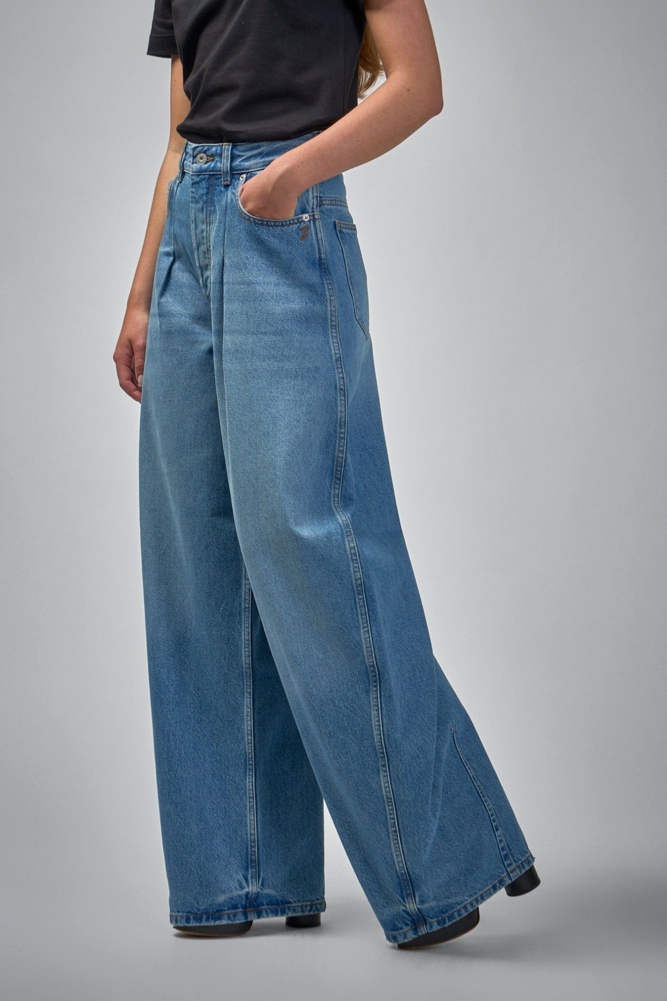 Jacquemus - Le De - Nimes Ovalo - LABELS