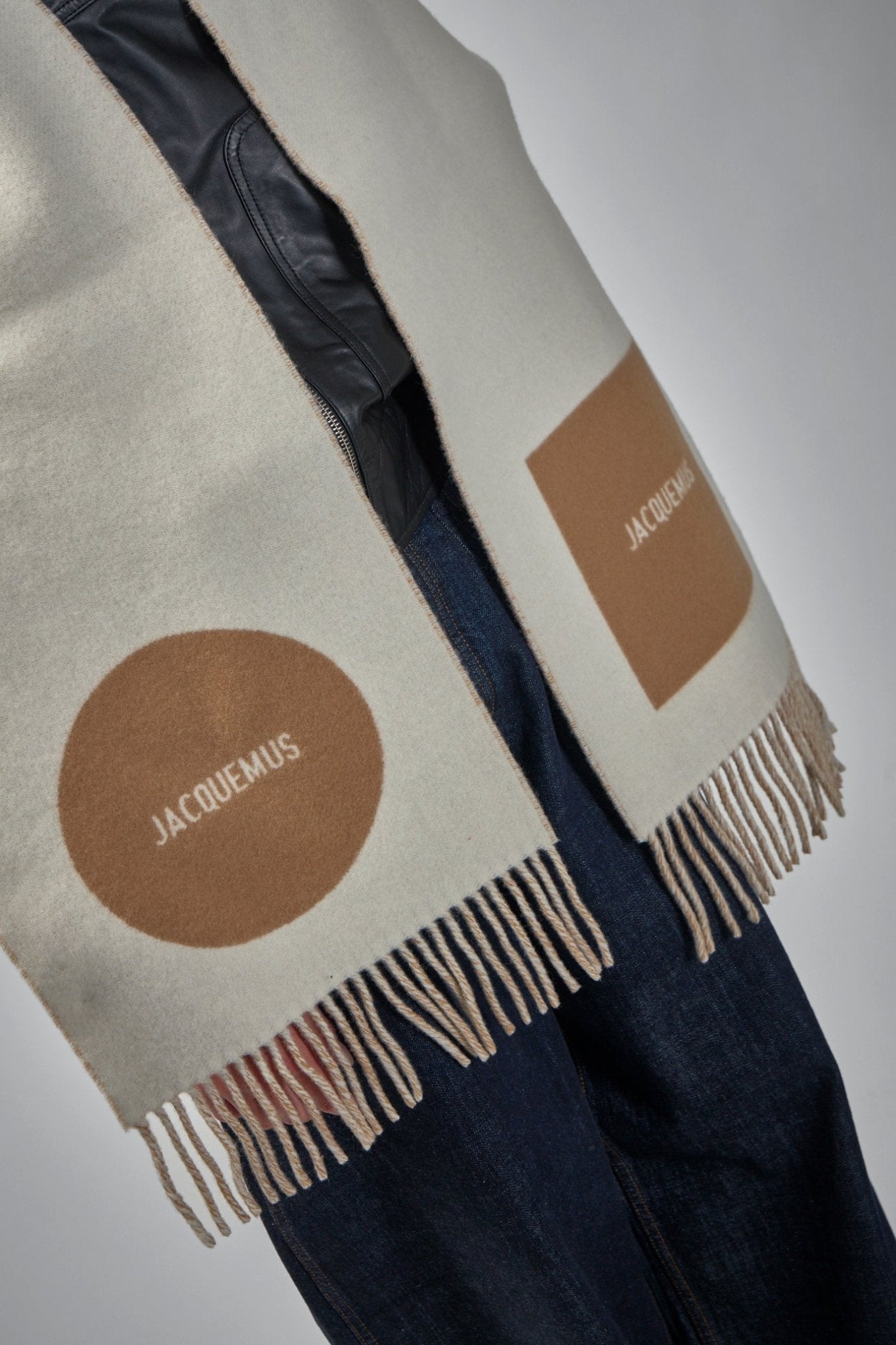 Jacquemus - L'echarpe Rond Carre - LABELS