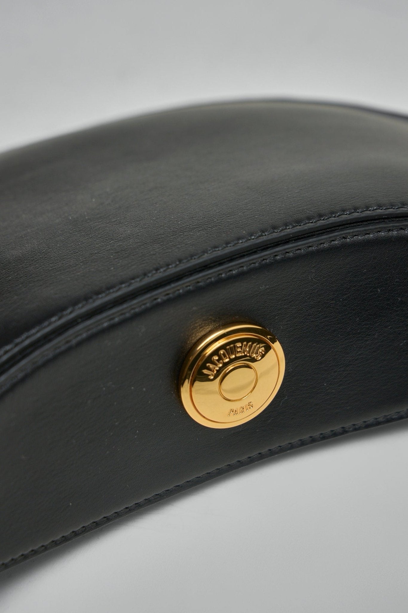 Jacquemus - Petit Calisso Rond Shoulder Bag - LABELS