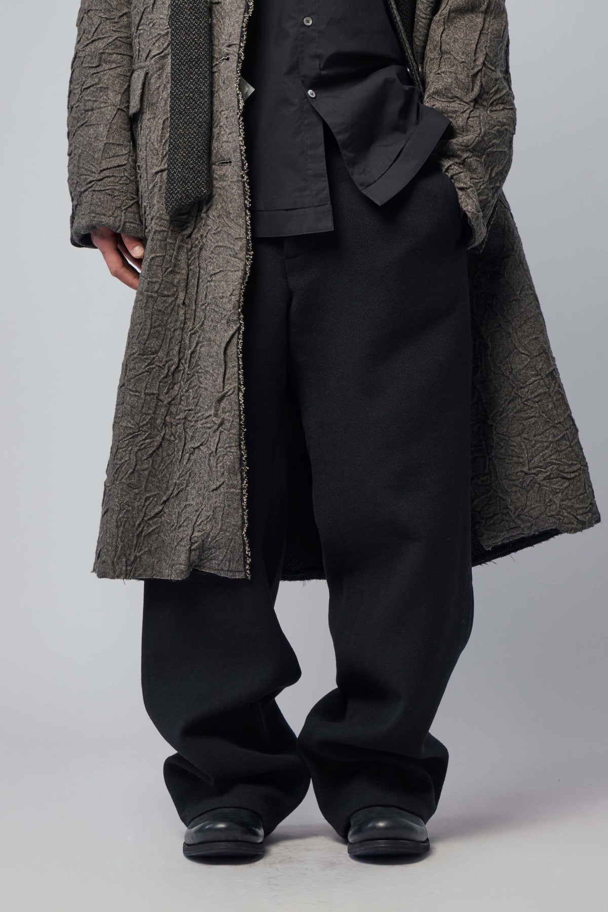 K'ANG Wide-Leg Pants in virgin wool with adjustable back pleats