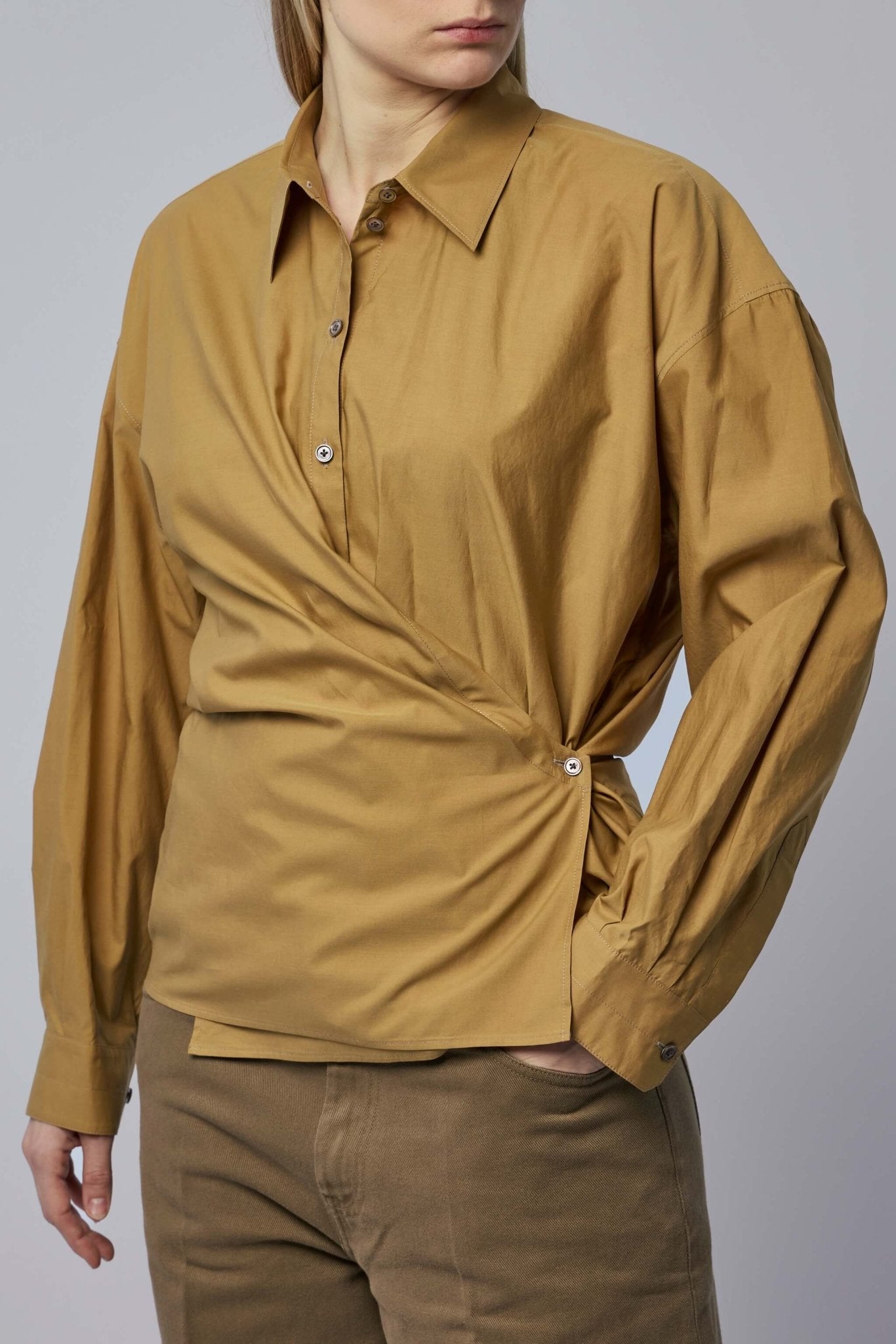 LEMAIRE 】STRAIGHT COLLAR TWISTED SHIRT AC_Oct142024_NamuProductShots_